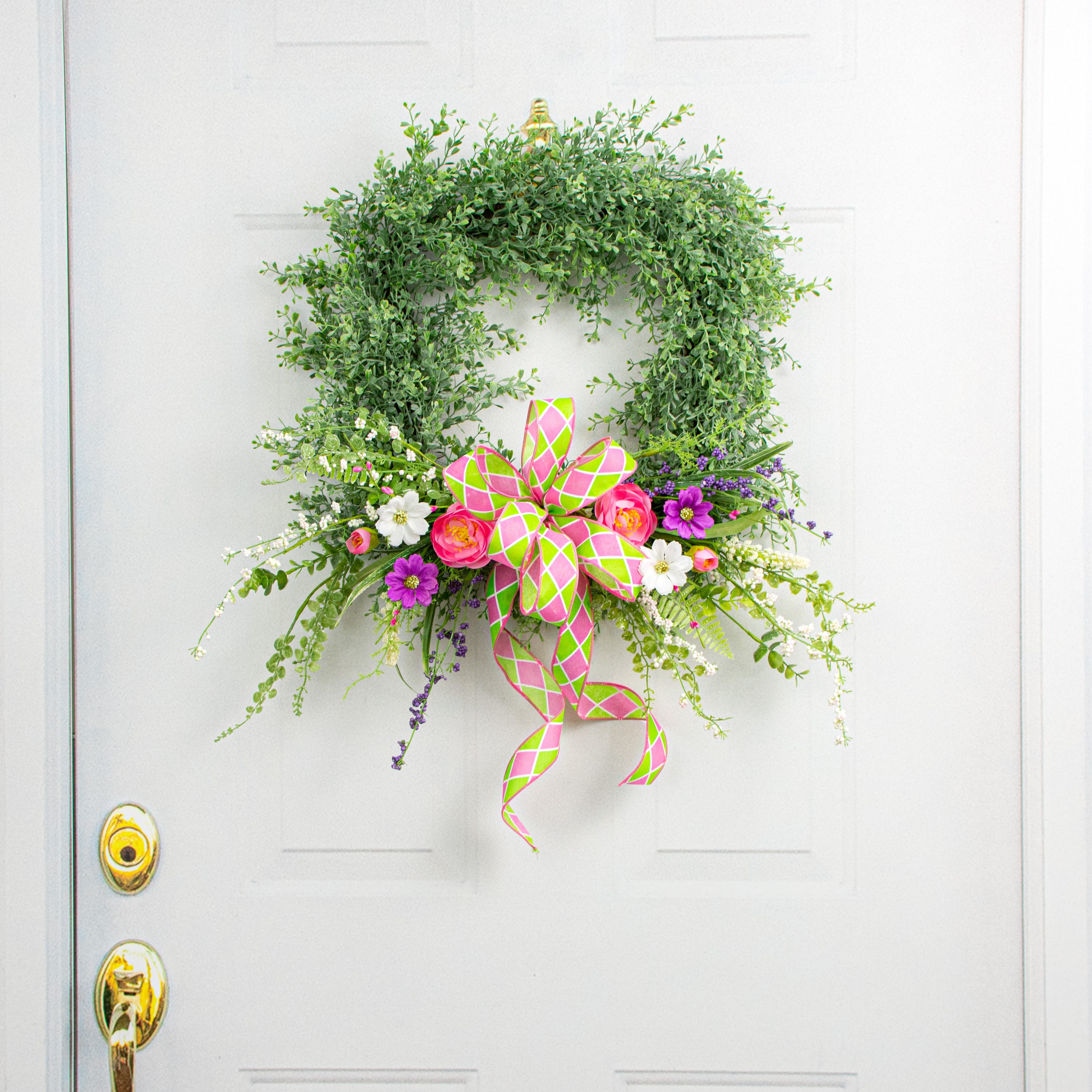 18" Square Boxwood Wreath: Dusty Green Lifestyle Photo