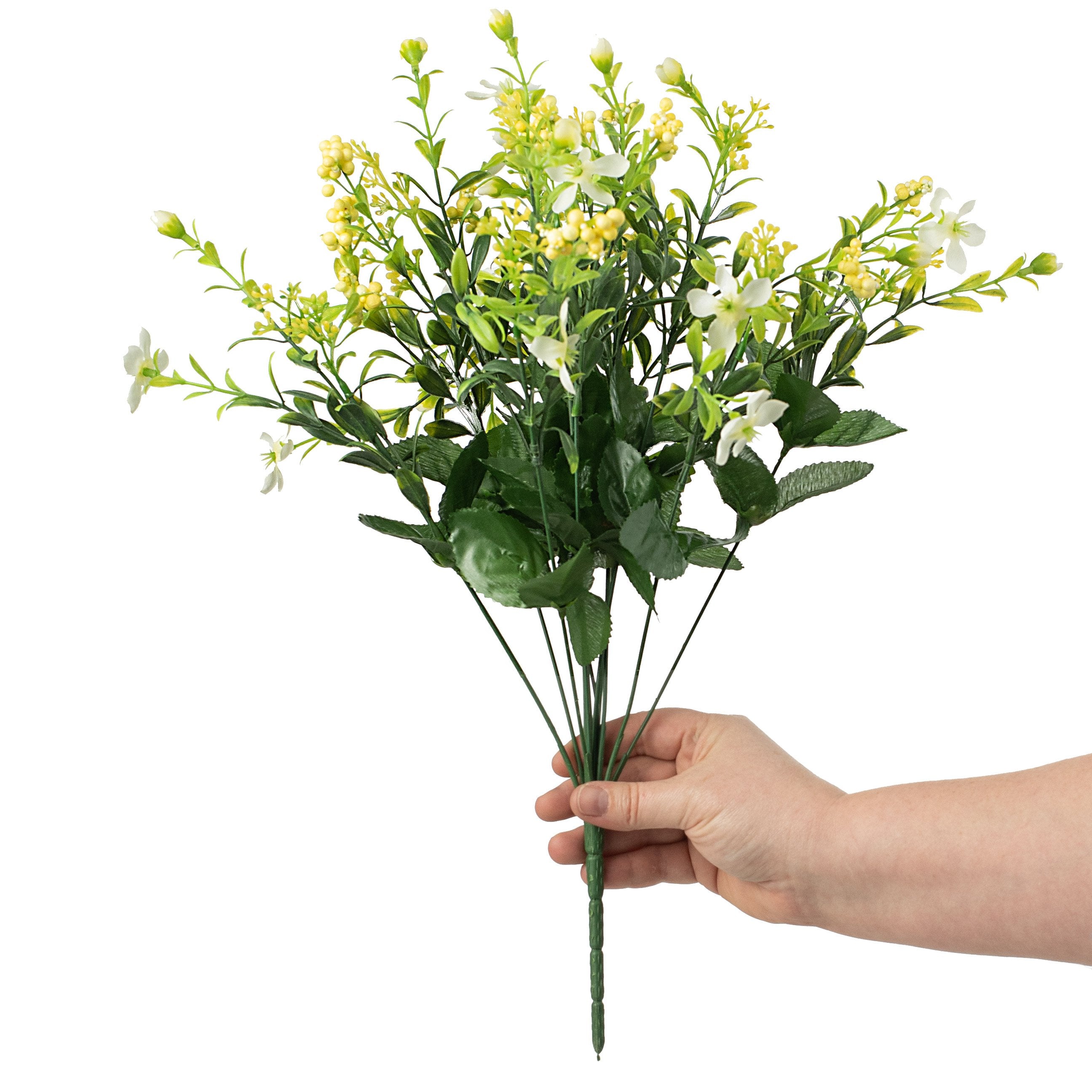 18" Star Flower Berry Bush: Yellow detail photo 3