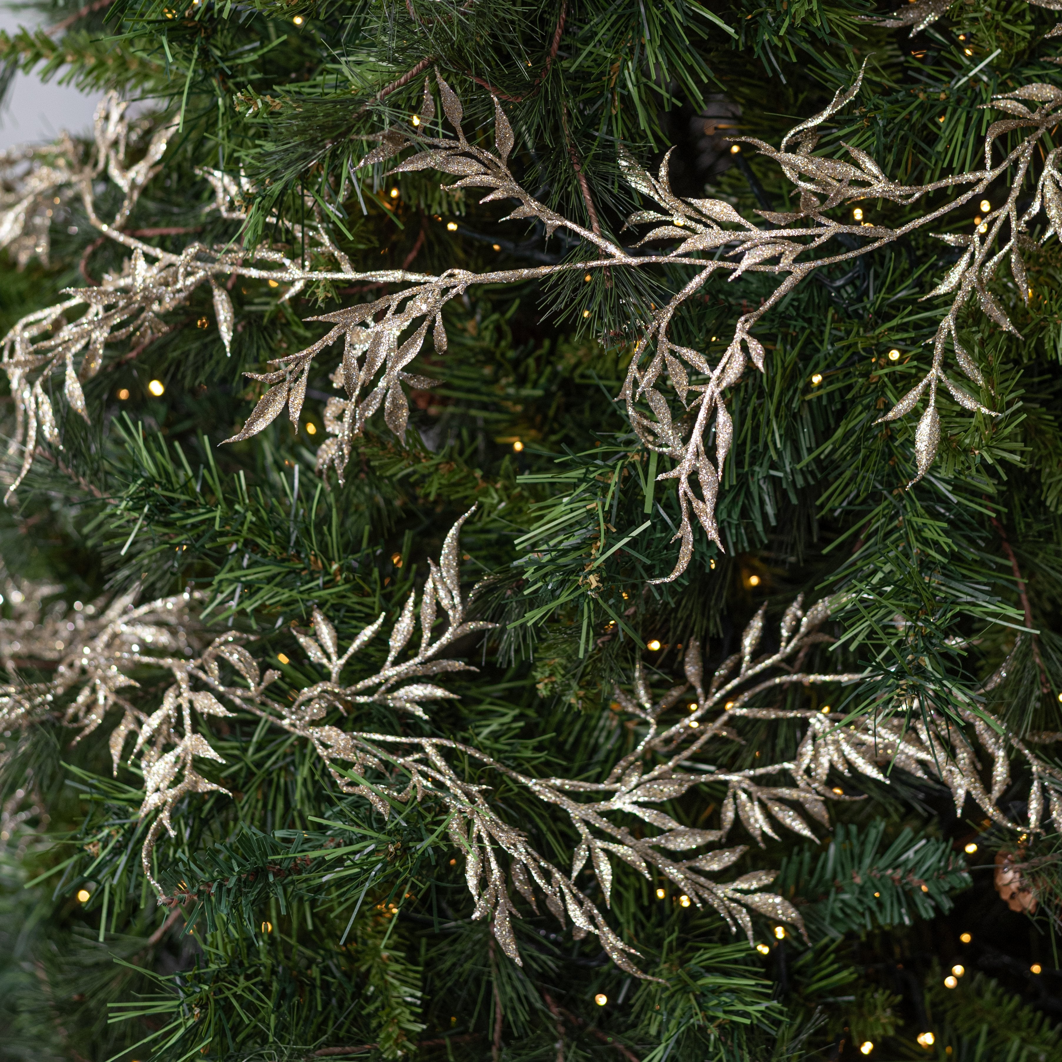 6' Tea Leaf Glitter Garland: Champagne Gold Lifestyle Photo