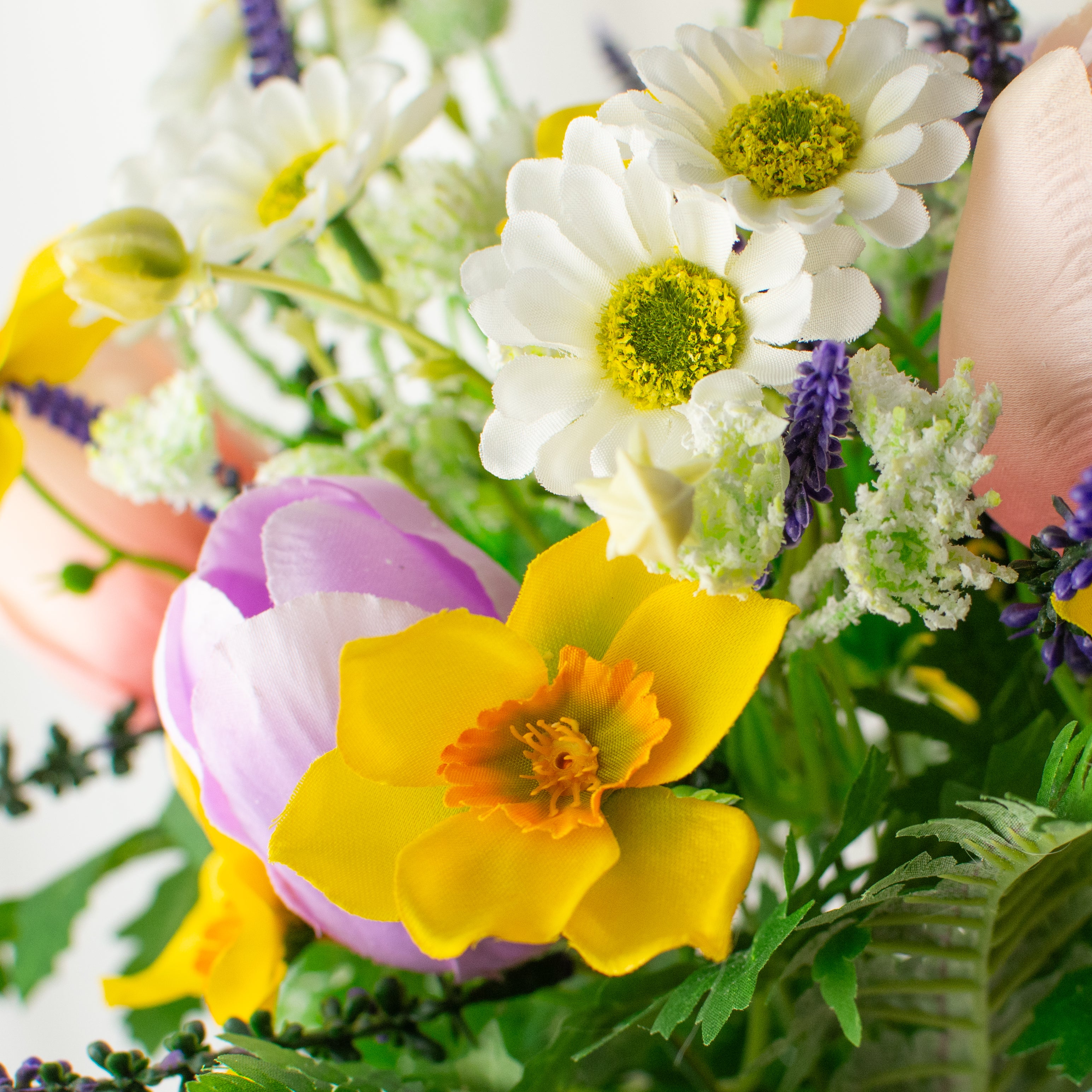 17" Tulip and Narcissus Bush: Yellow, Lavender, Pink detail photo 4