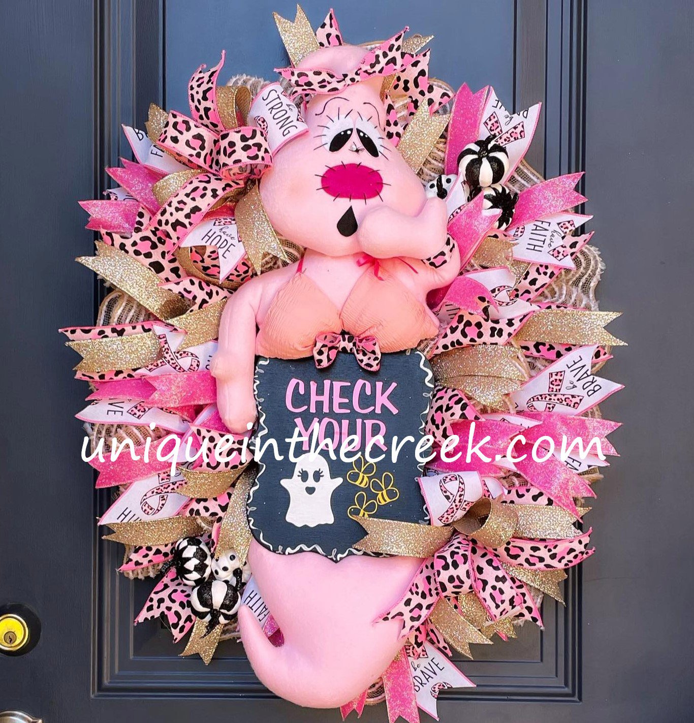 UITC Wreath Board: 20" Oval Lifestyle Photo