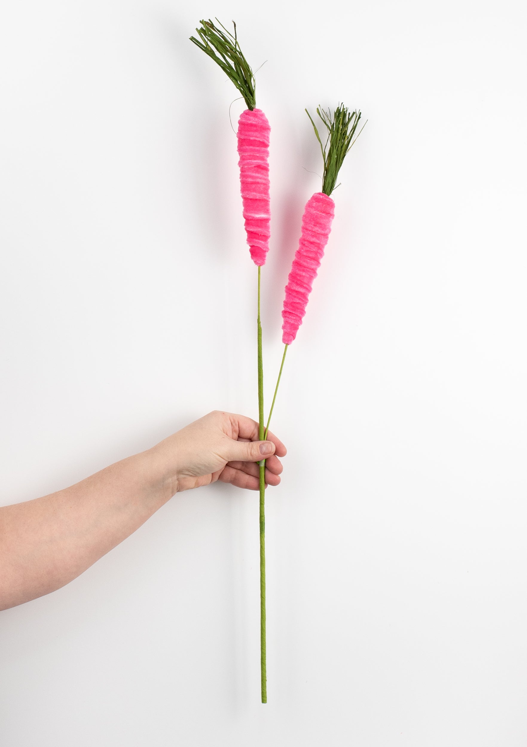 30" Velvet Carrot Spray: Fuchsia Pink detail photo 3