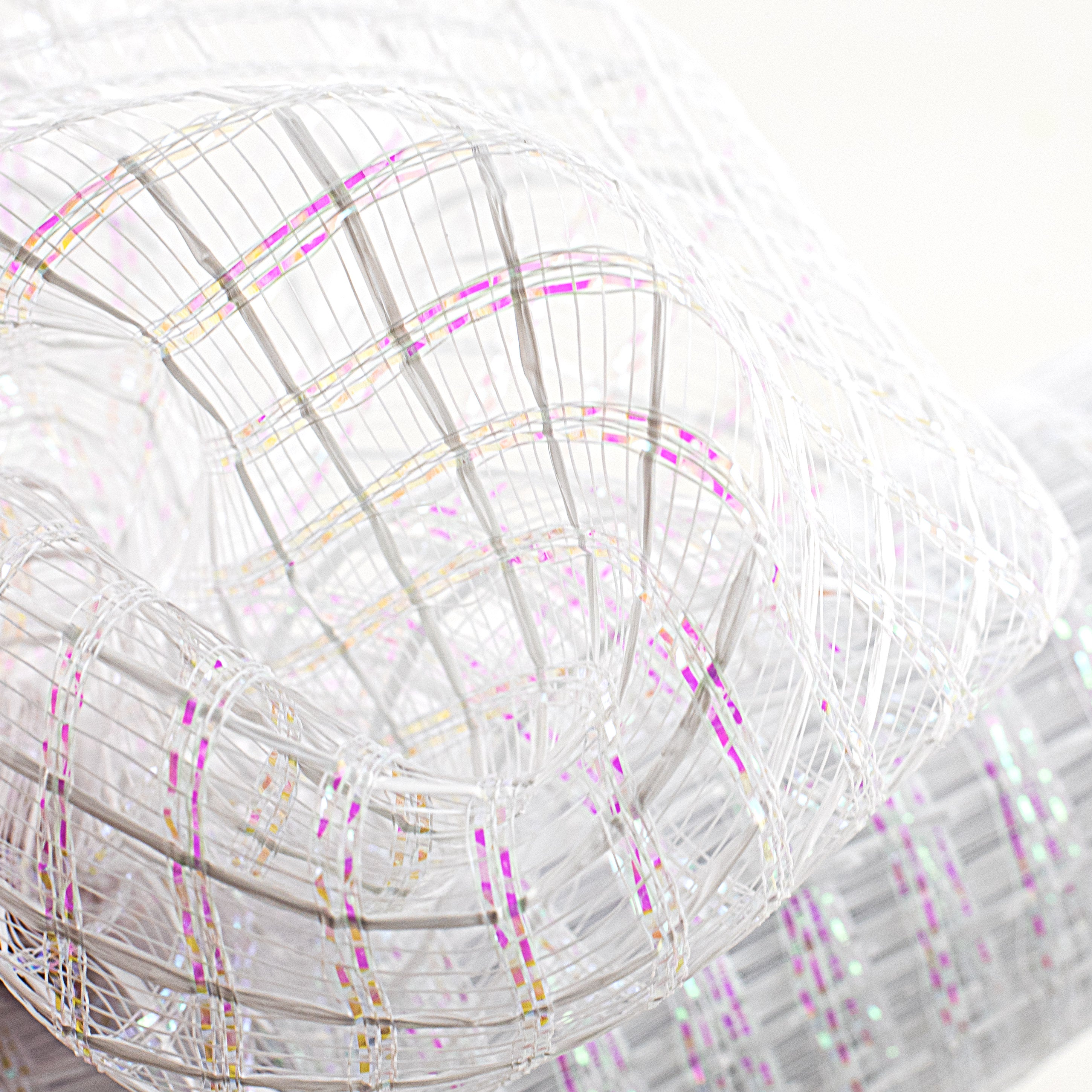 21" Wide Weave Metallic Mesh: White Check Lifestyle Photo