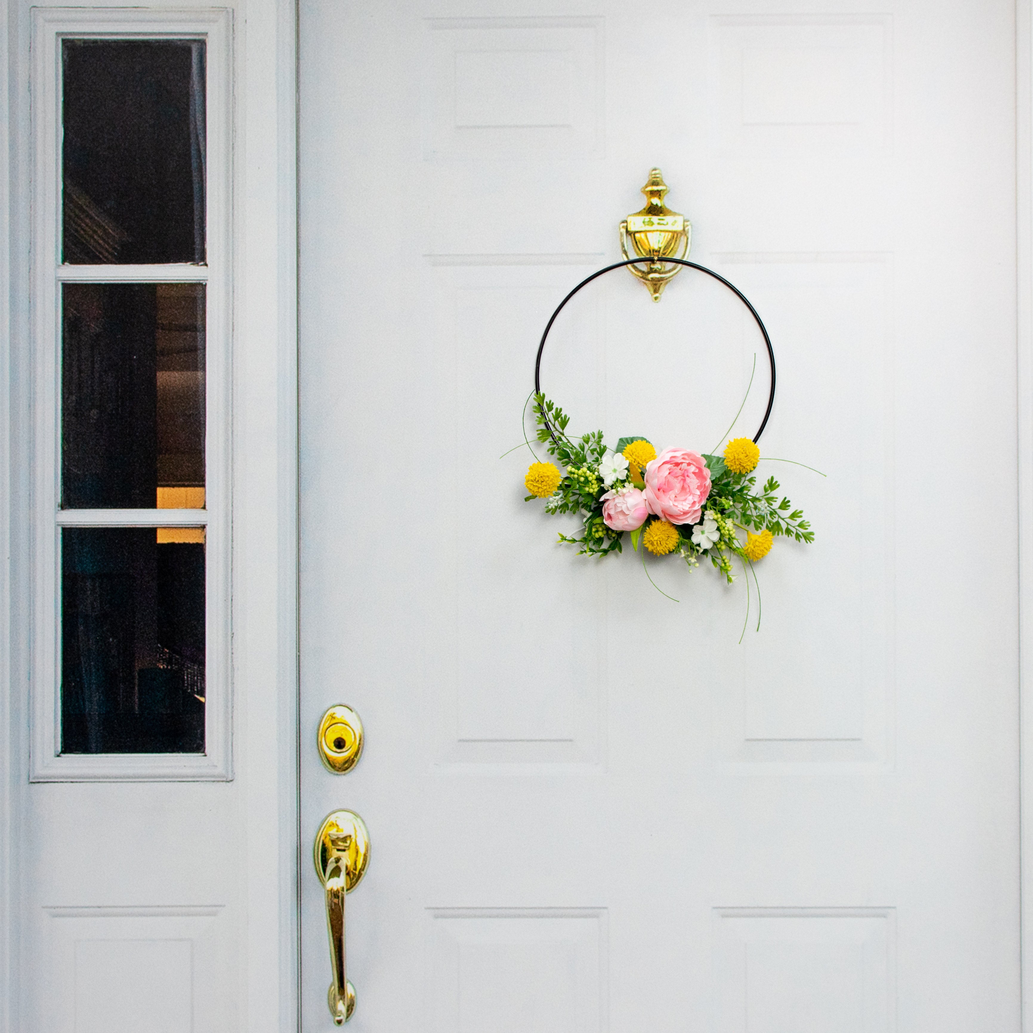 12" Wire Ring Wreath: Black Lifestyle Photo
