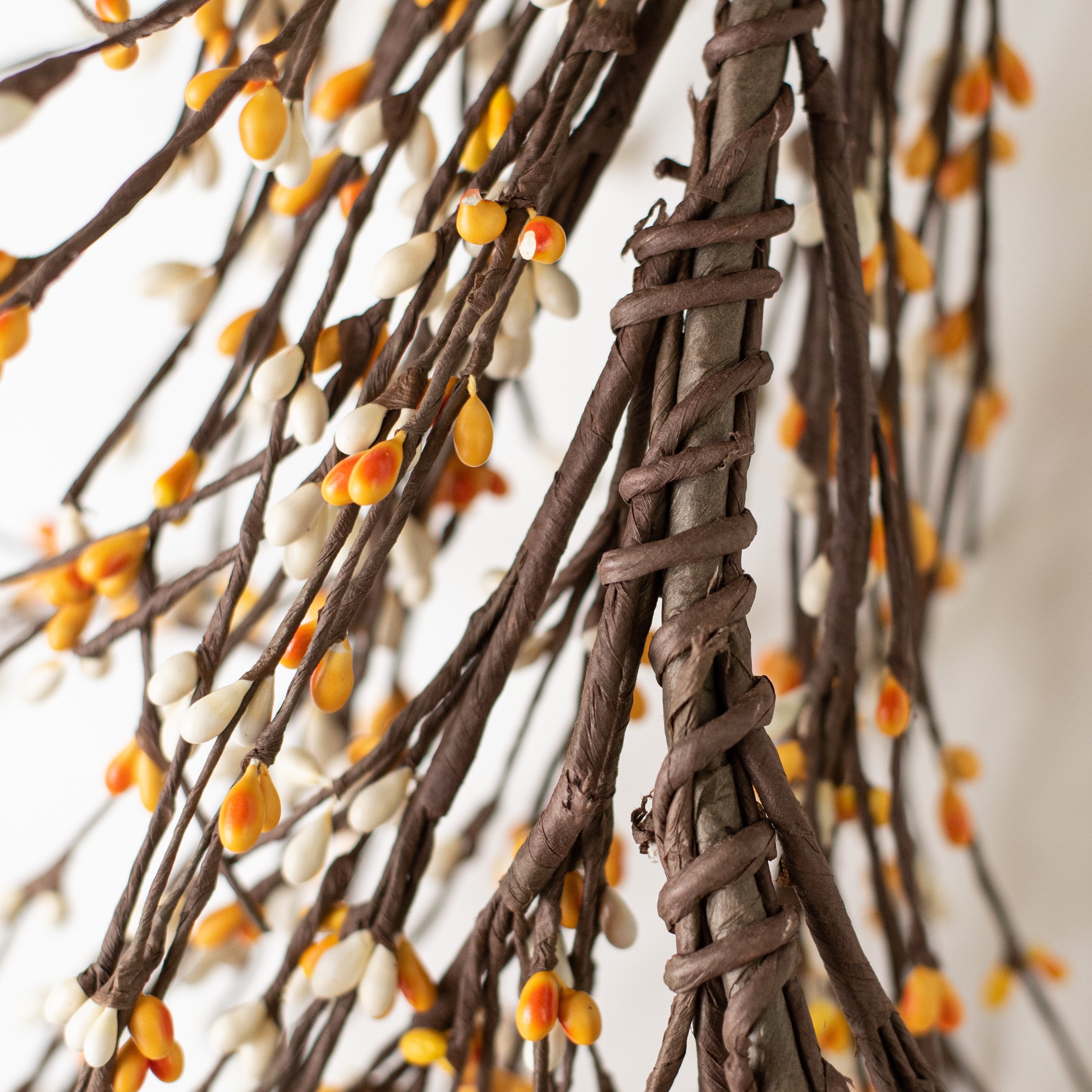 4' Wired Pip Berry Garland: Golden Cream detail photo 4
