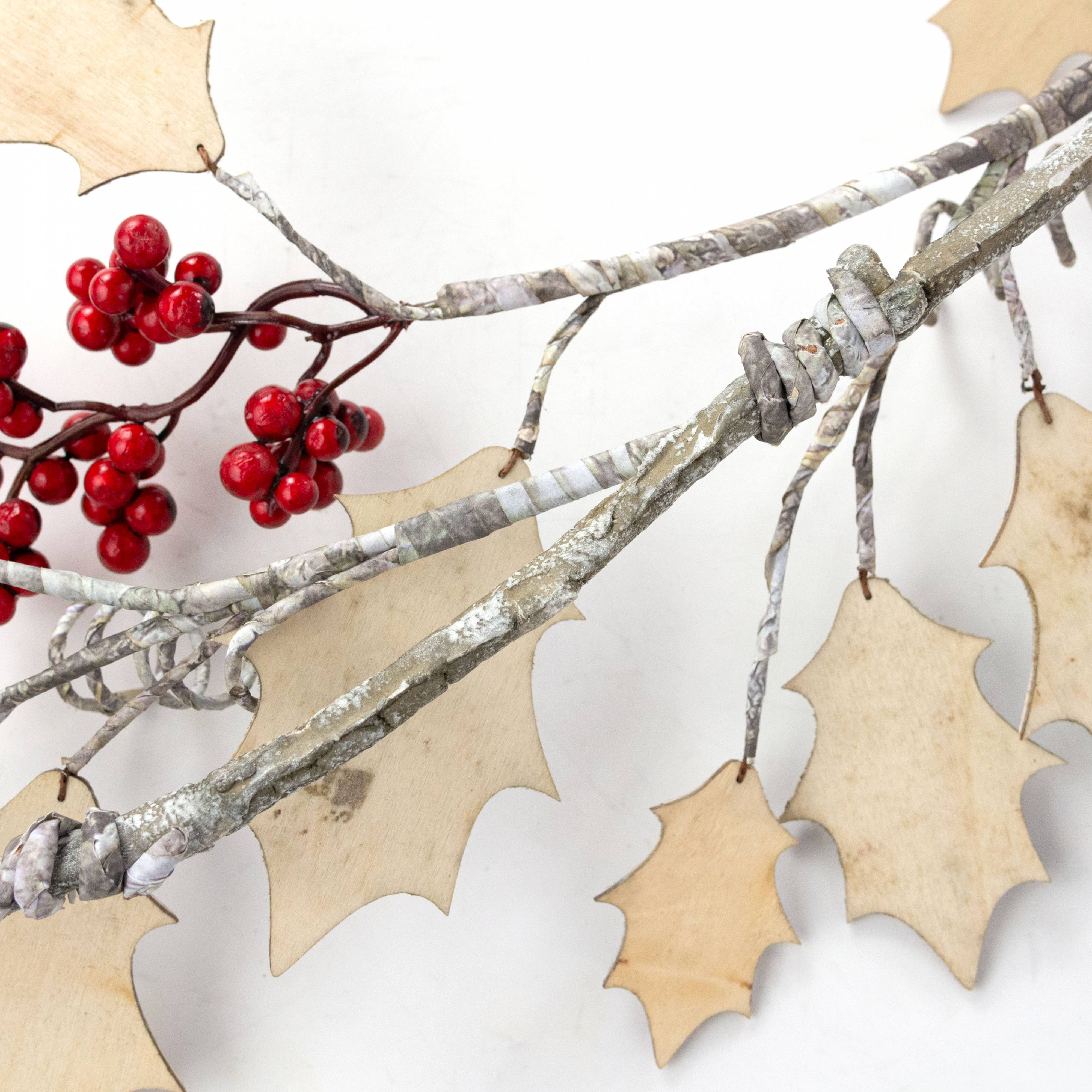 5' Wooden Holly Garland detail photo 4