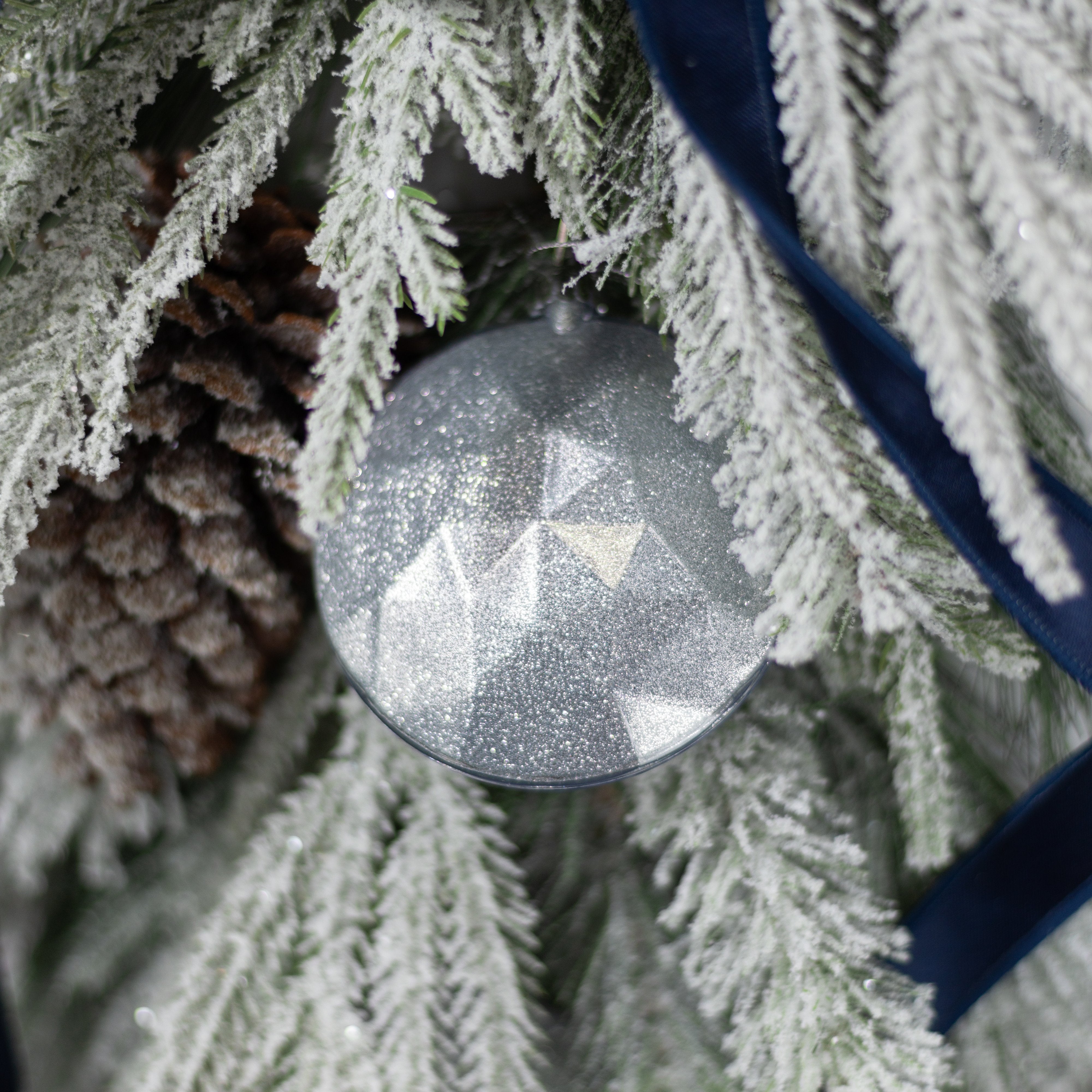 100mm Faceted Flat Round Gem Ornament: Glitter Inside Silver Lifestyle Photo