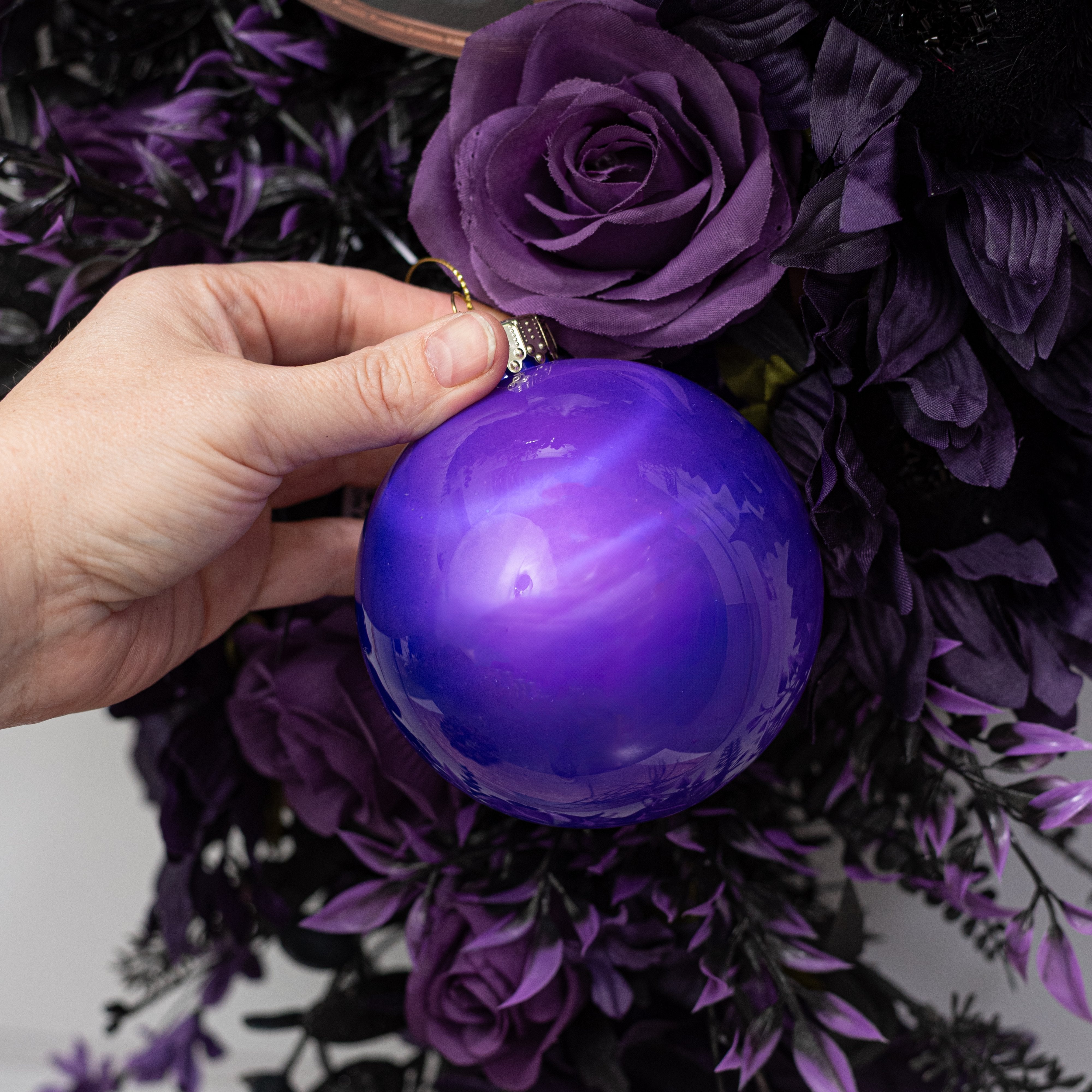 100mm Lacquered Glass-Look Shatterproof Ornament: Purple