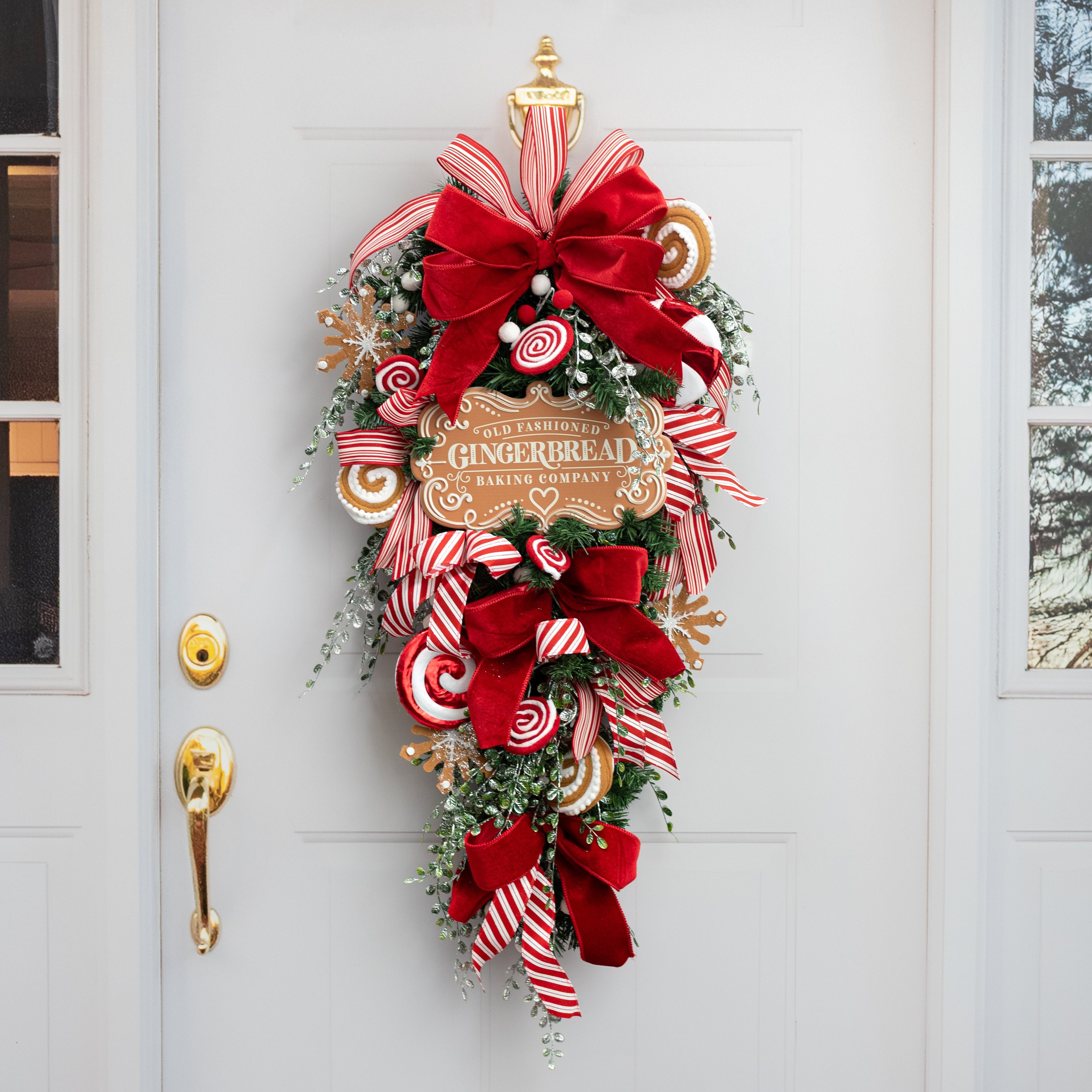 11.5" Metal Embossed Hanger: Gingerbread Baking detail photo 4