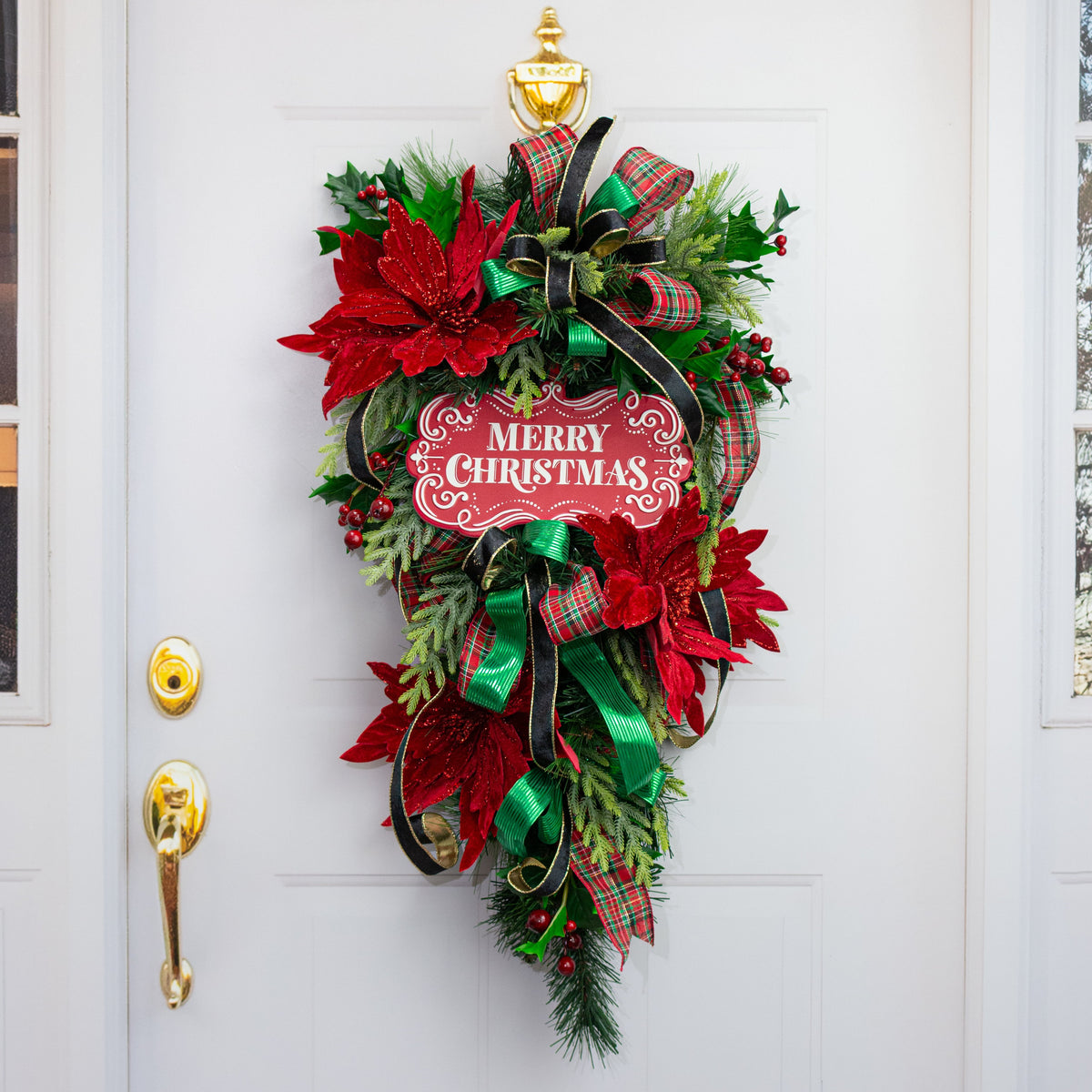 11.5" Metal Embossed Hanger: Red Merry Christmas detail photo 4