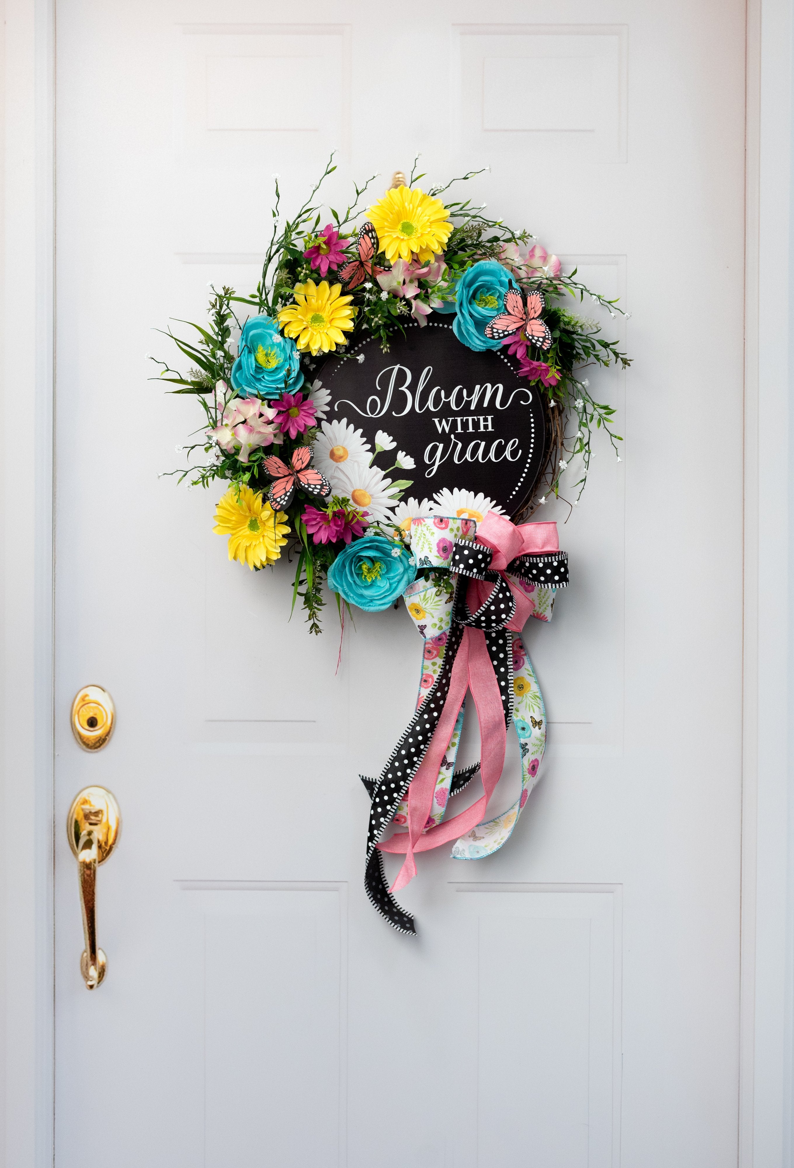 12" Round Metal Sign: Bloom With Grace Daisies detail photo 4