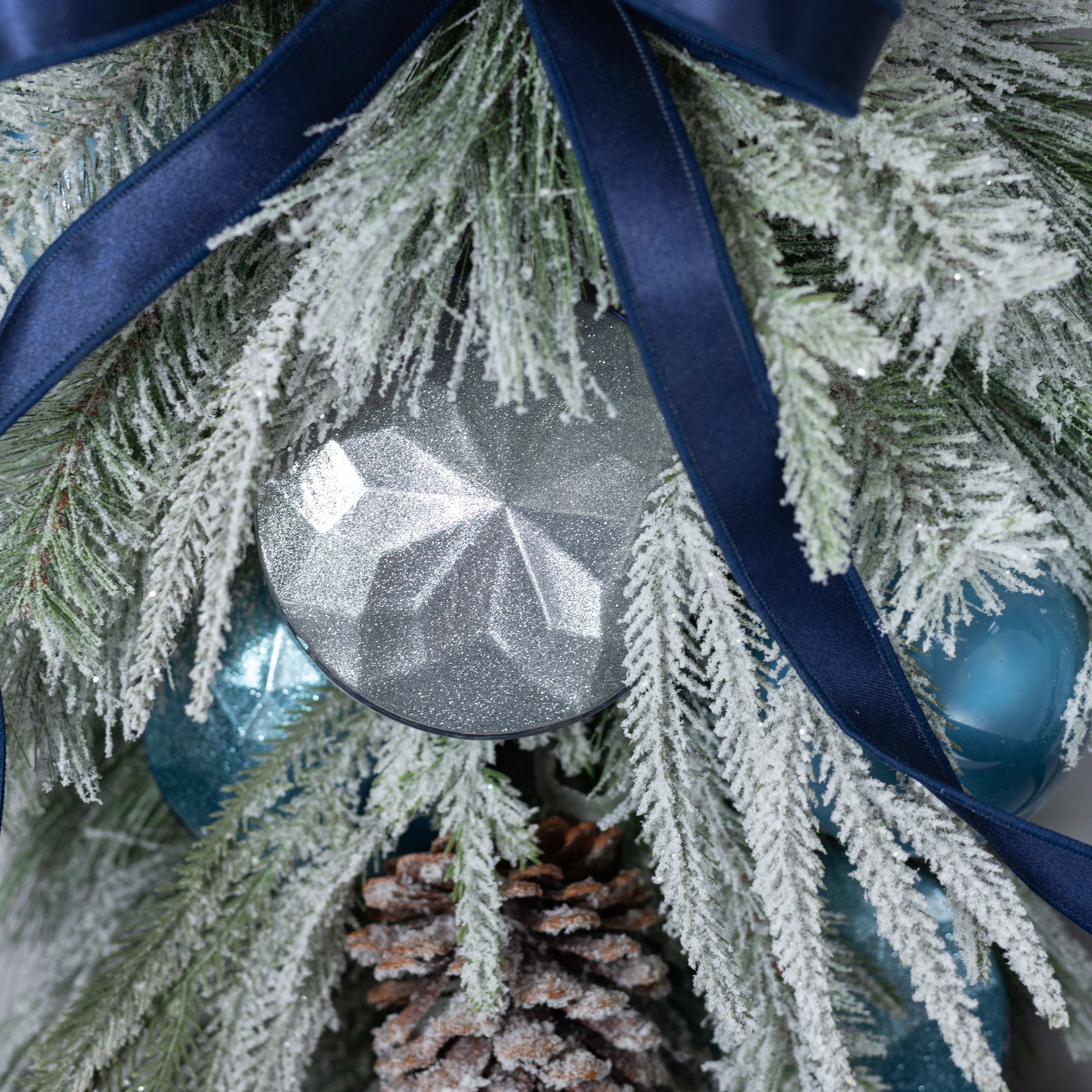 120mm Faceted Flat Round Gem Ornament: Glitter Inside Silver Lifestyle Photo
