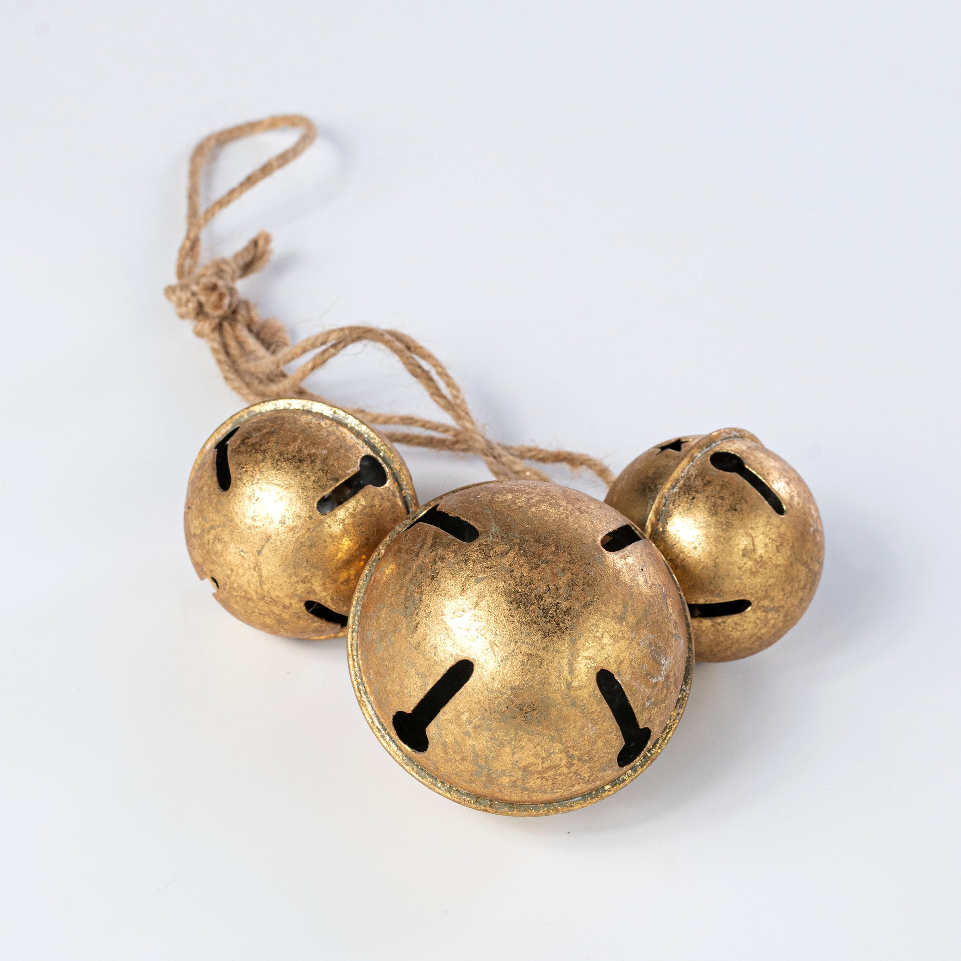 13" Hanging Jingle Bell Cluster: Distressed Gold detail photo 5