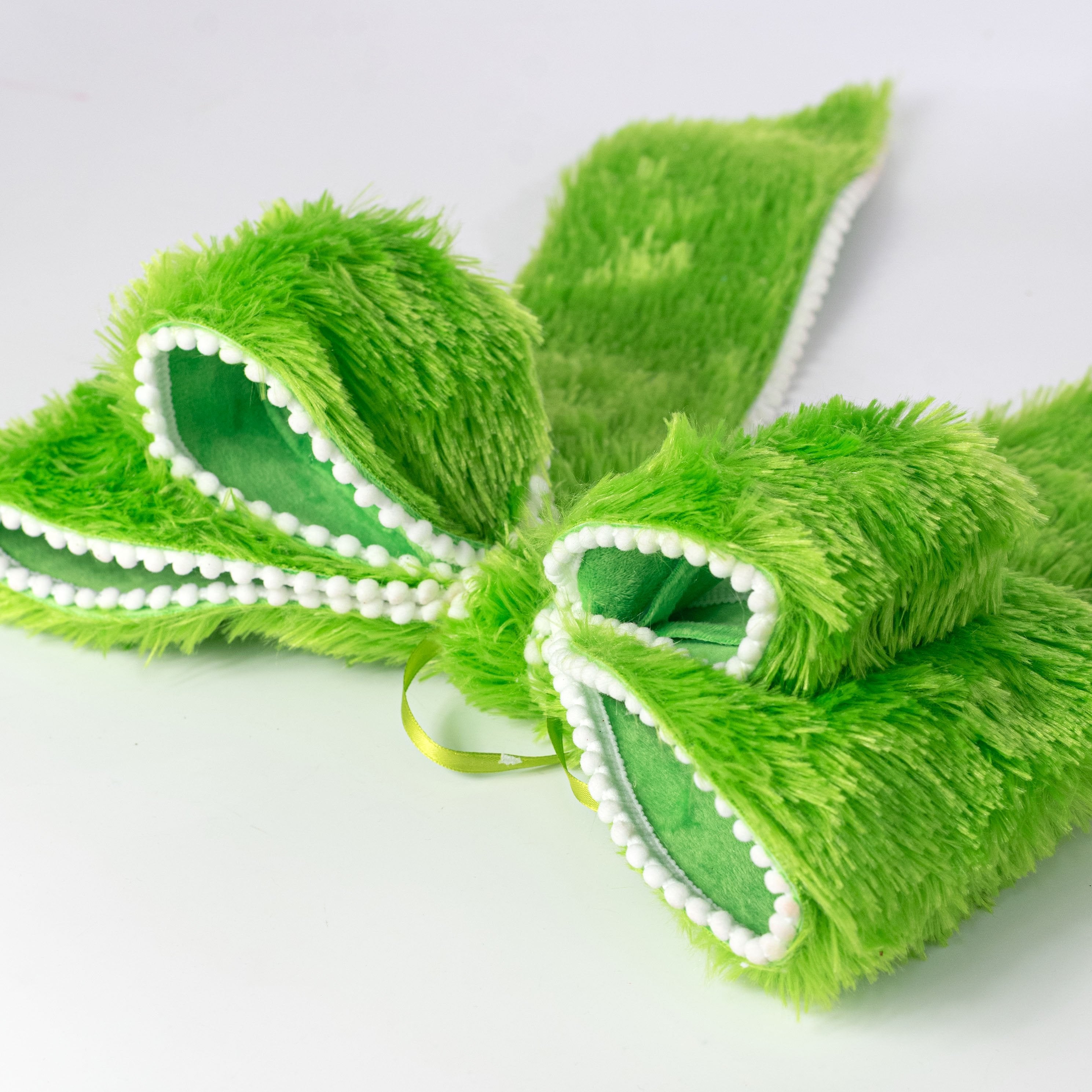 15" x 12" Furry Pre-Made Bow: Green detail photo 5