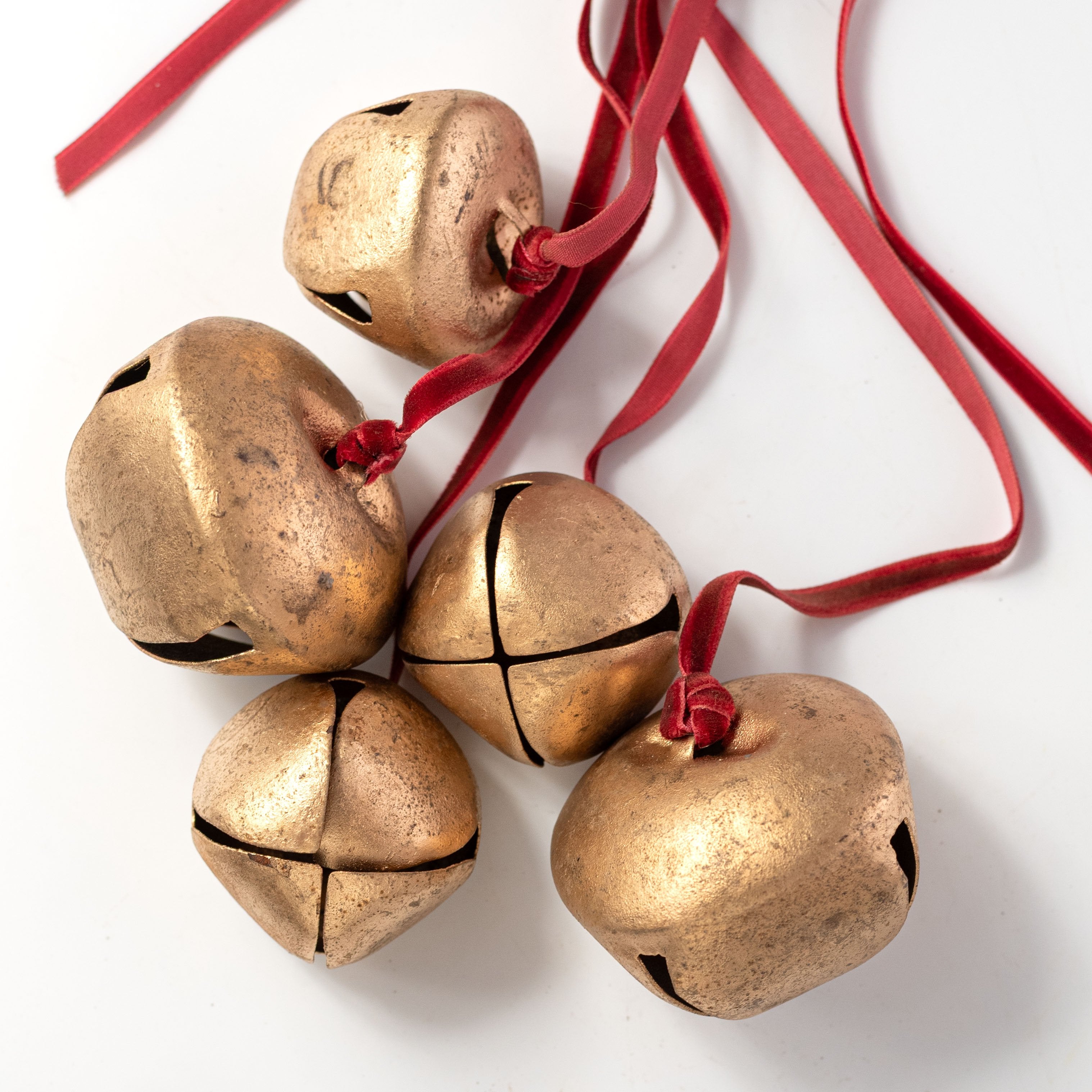 15" Hanging Sleigh Bell Cluster: Gold & Red detail photo 3