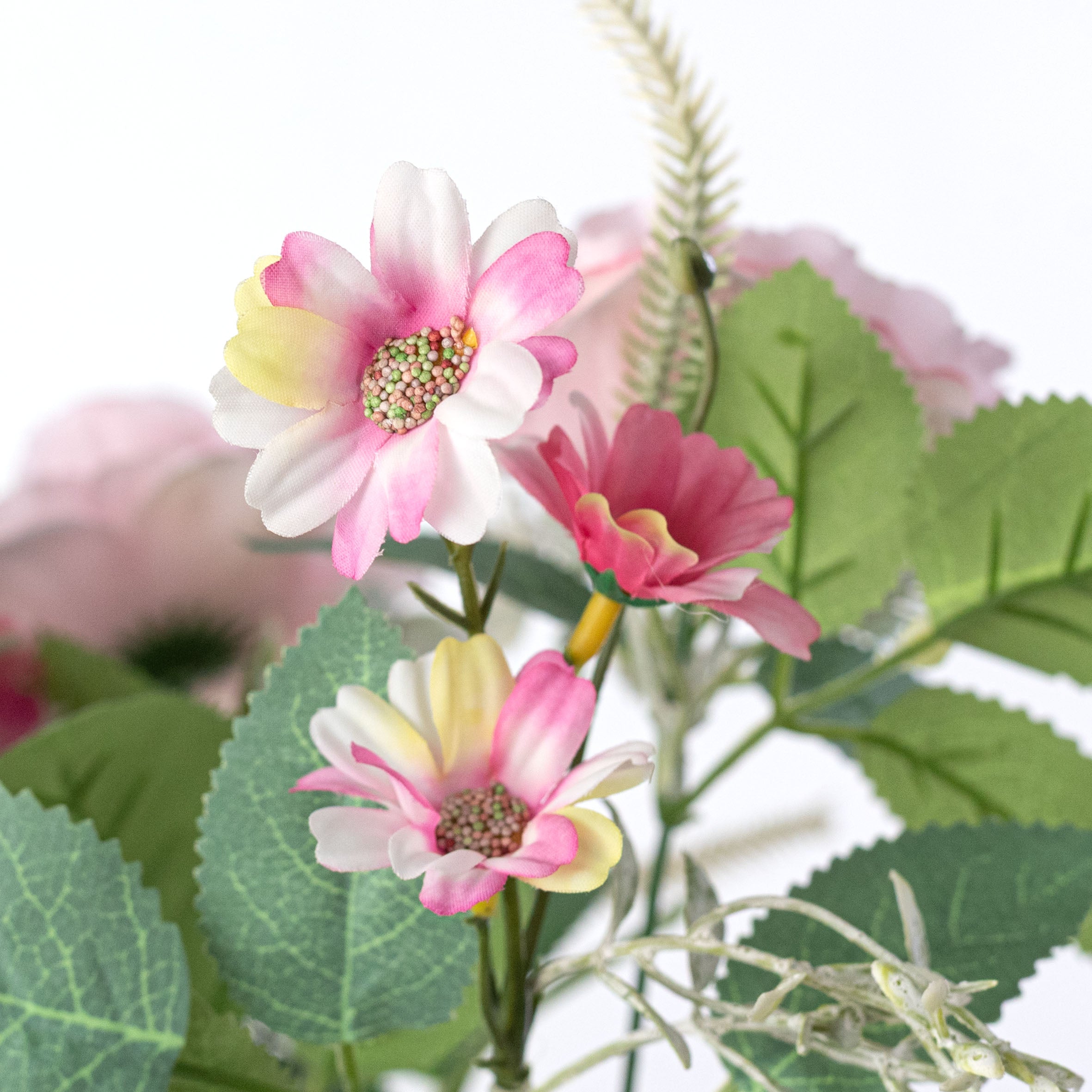15" Roses Mix Bush: Blush Pink detail photo 4