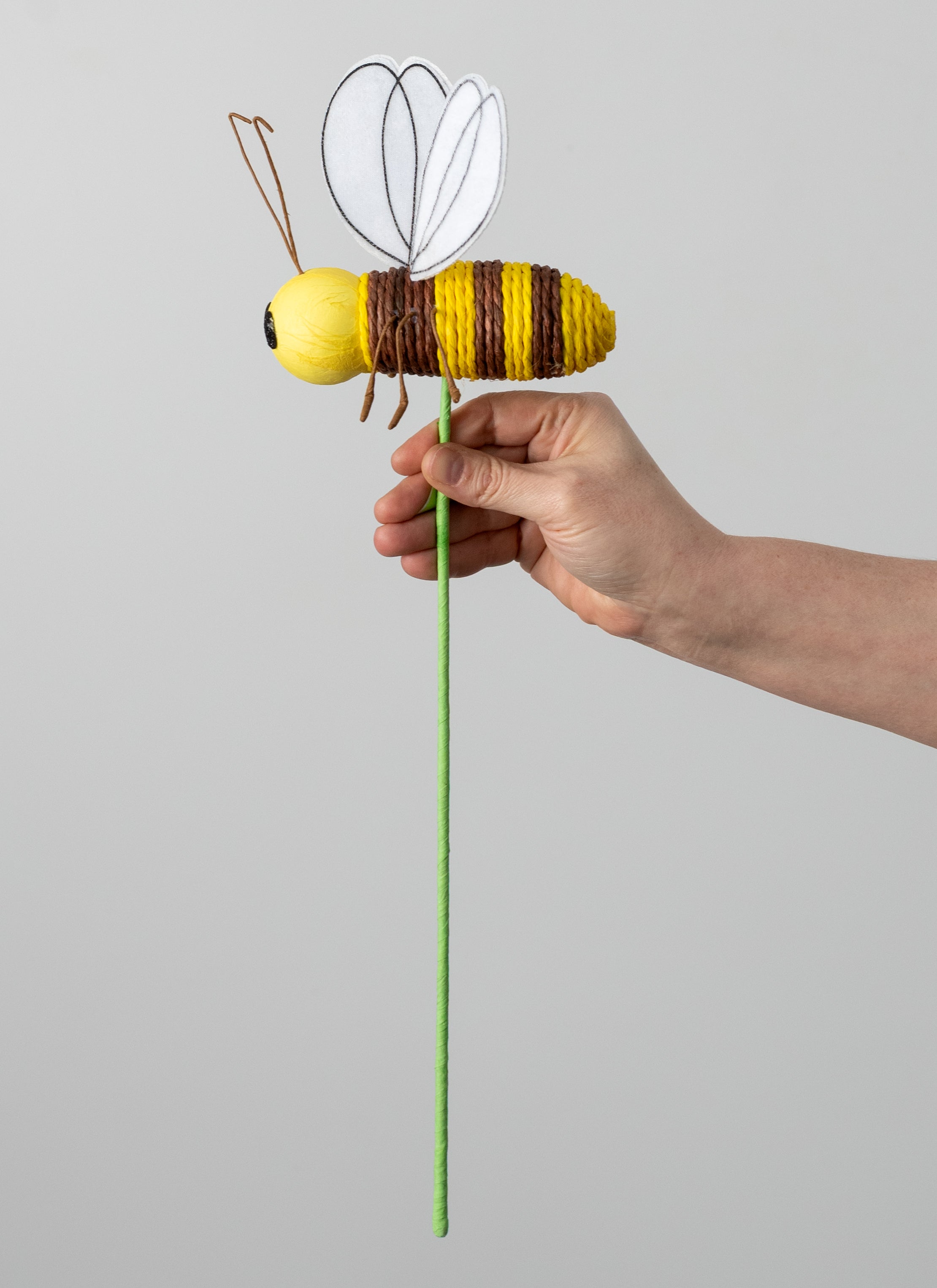 16" Twine Bumble Bee Pick detail photo 3