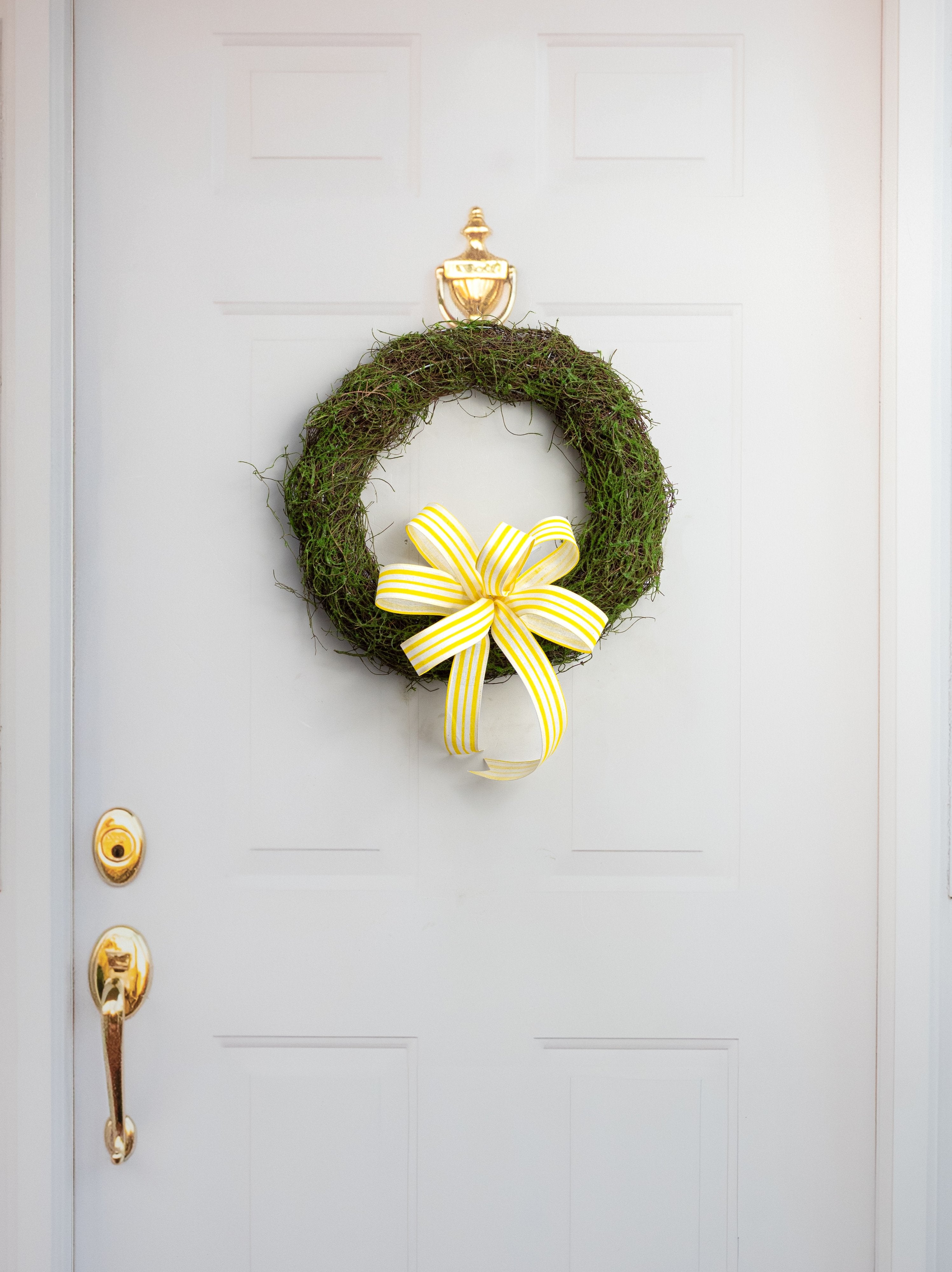 16" Vine & Moss Wreath detail photo 5