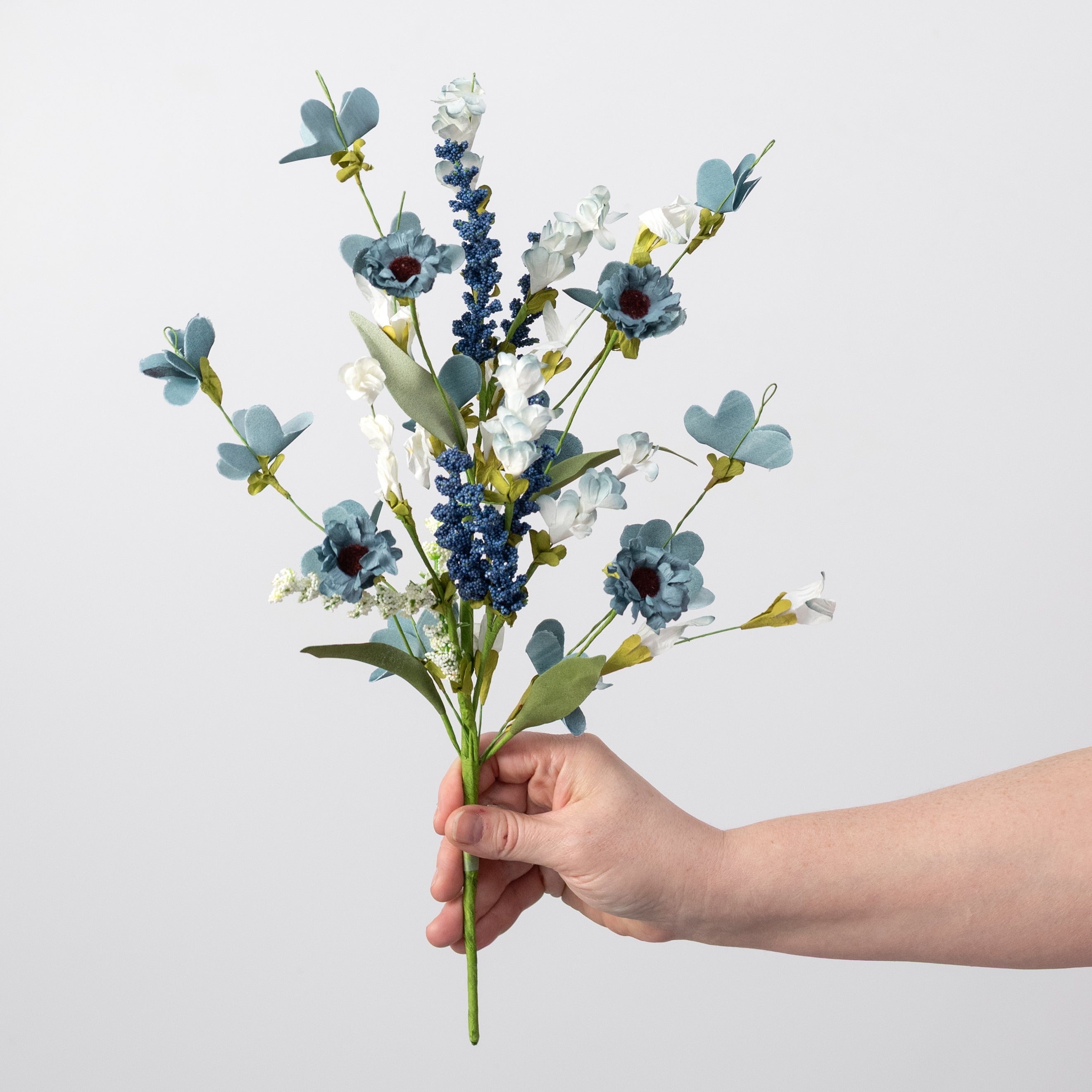 17" Mixed Paper Wildflower Bush: Country Blue & White detail photo 3