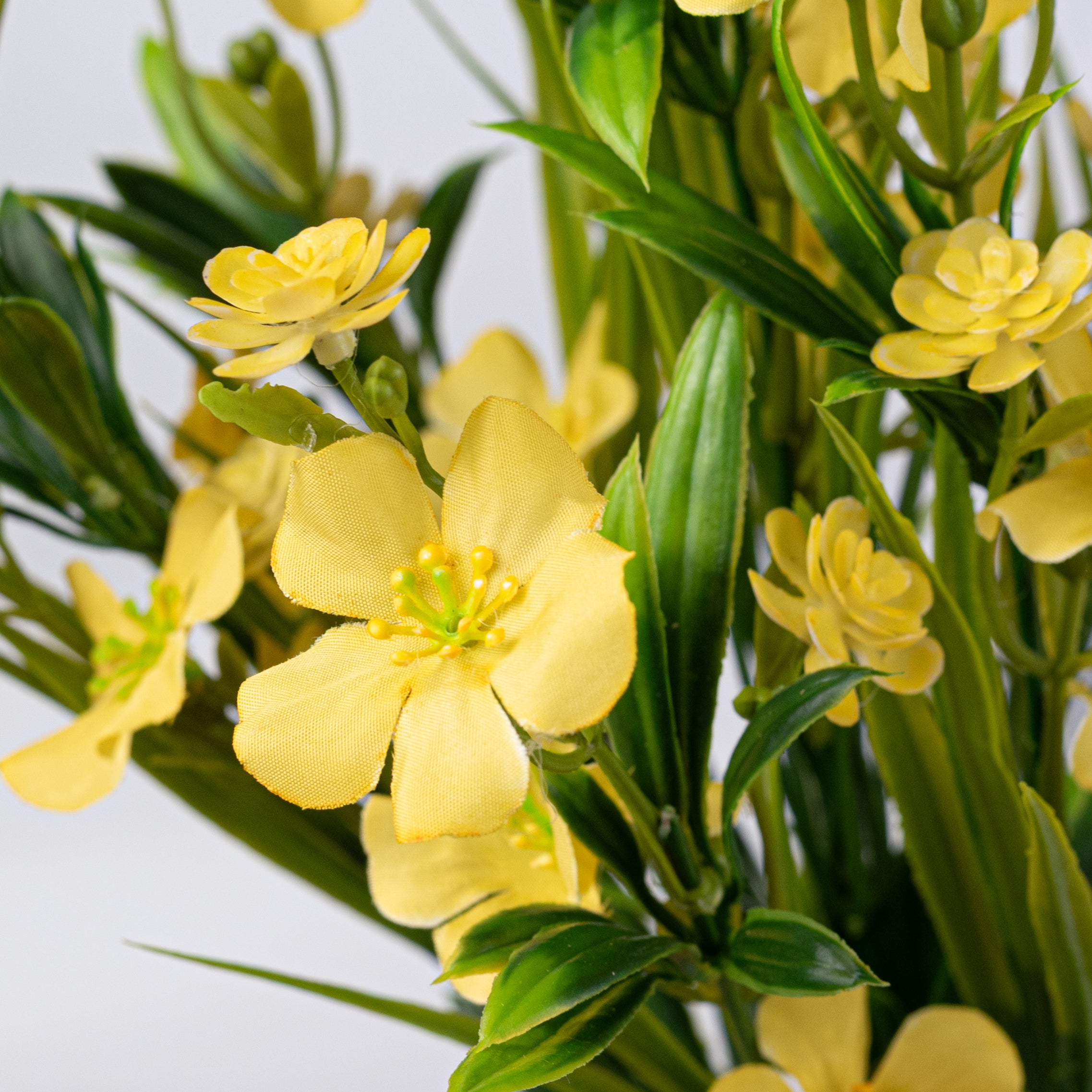 17â Wildflower Filler Bush: Yellow (9 Stem) Lifestyle Photo