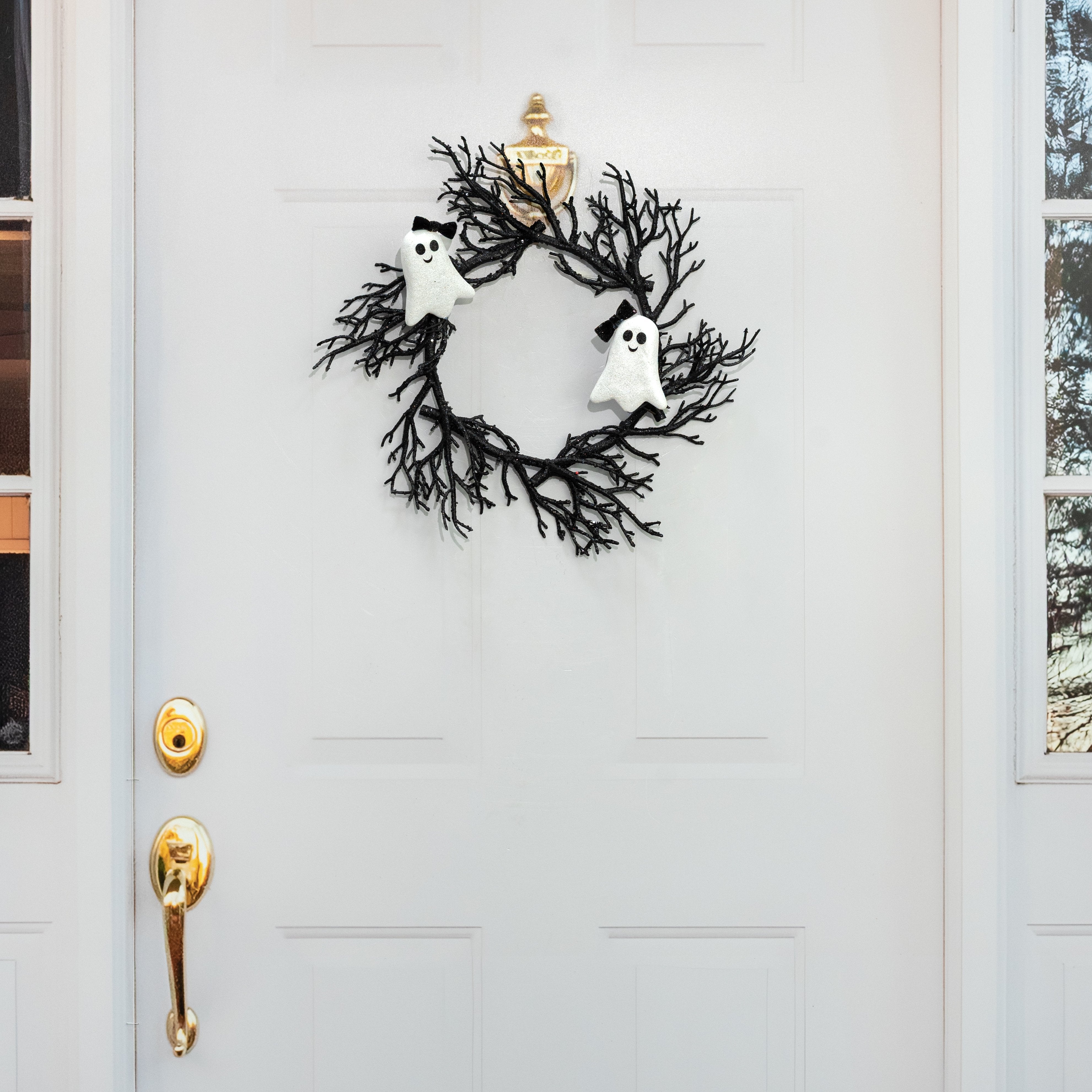 18" Glittered Black Twig Wreath detail photo 4
