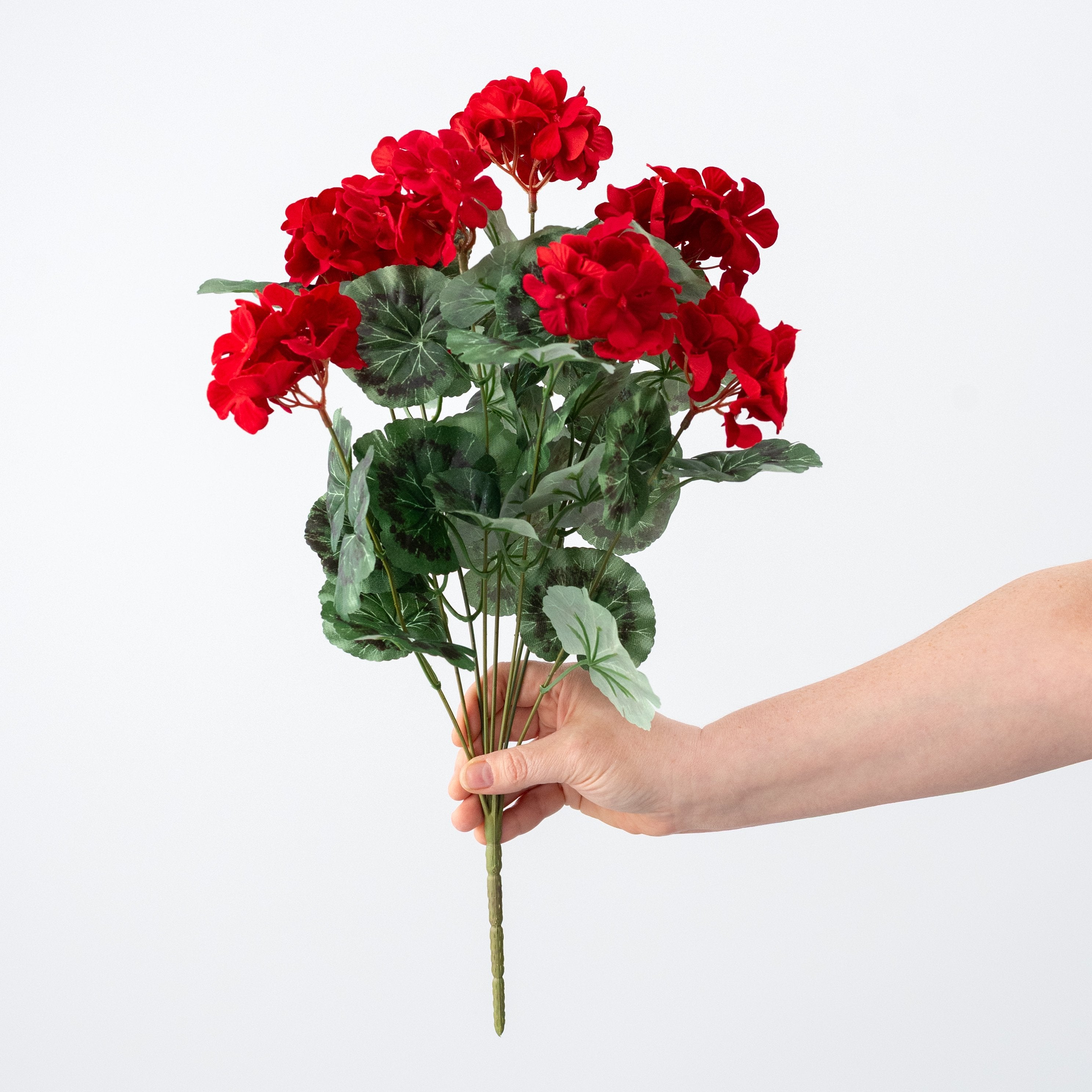 19" Artificial Geranium Bush: Red (9 Stem) detail photo 3