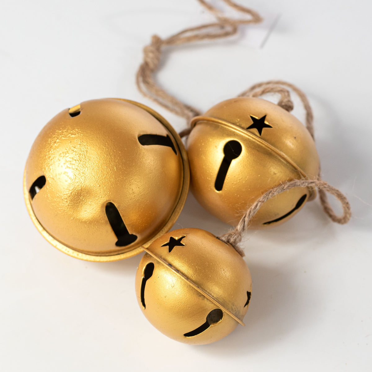 21" Hanging Jingle Bell Cluster Ornament: Antique Shiny Gold detail photo 5