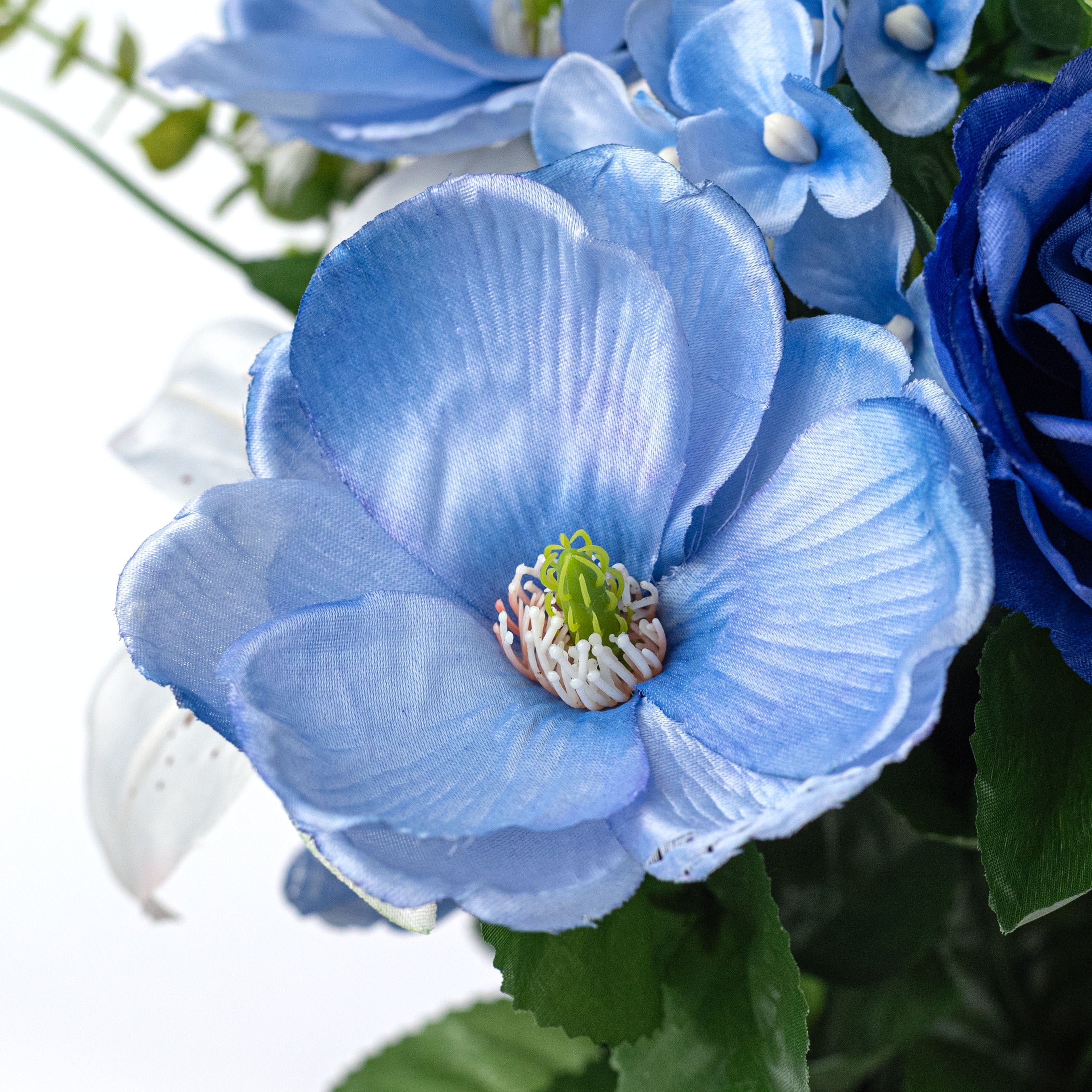 24" Rose, Magnolia & Lily Bush: Blue & White (24 Stem) detail photo 4