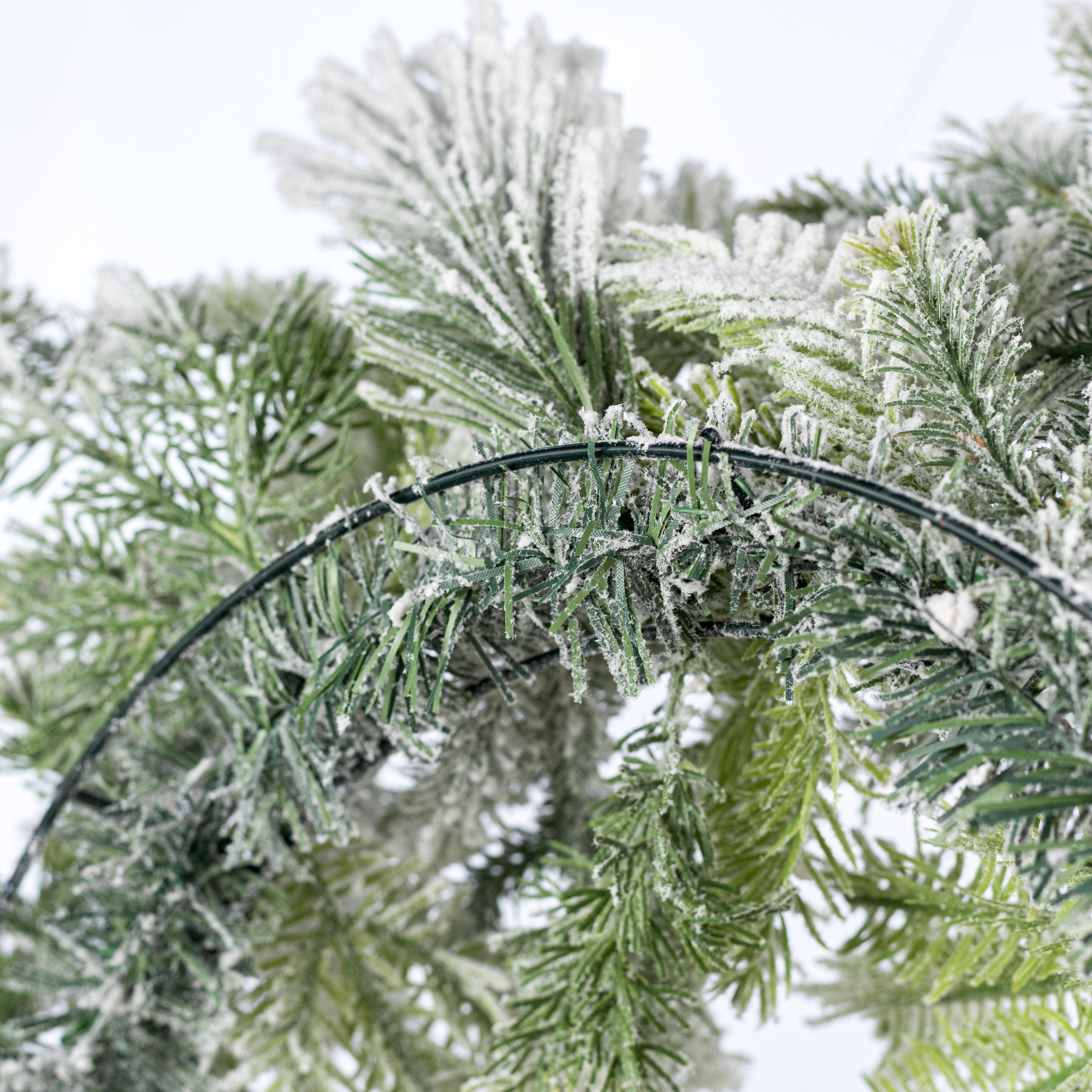 24" Swiss Pine Wreath: Flocked Evergreen (45 Tips) detail photo 5