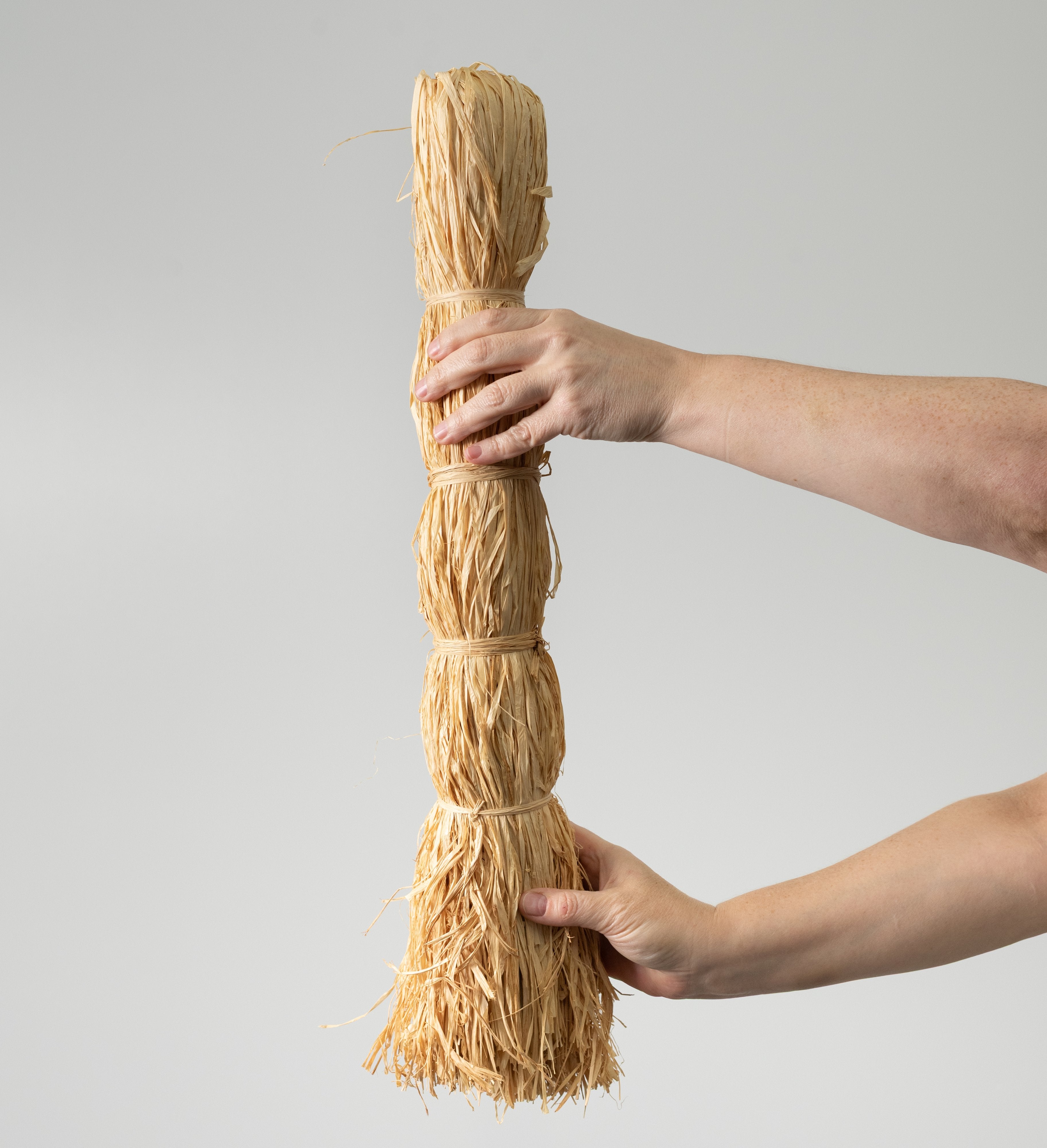 24" Trimmed Raffia Bundle (300 Grams): Natural detail photo 3