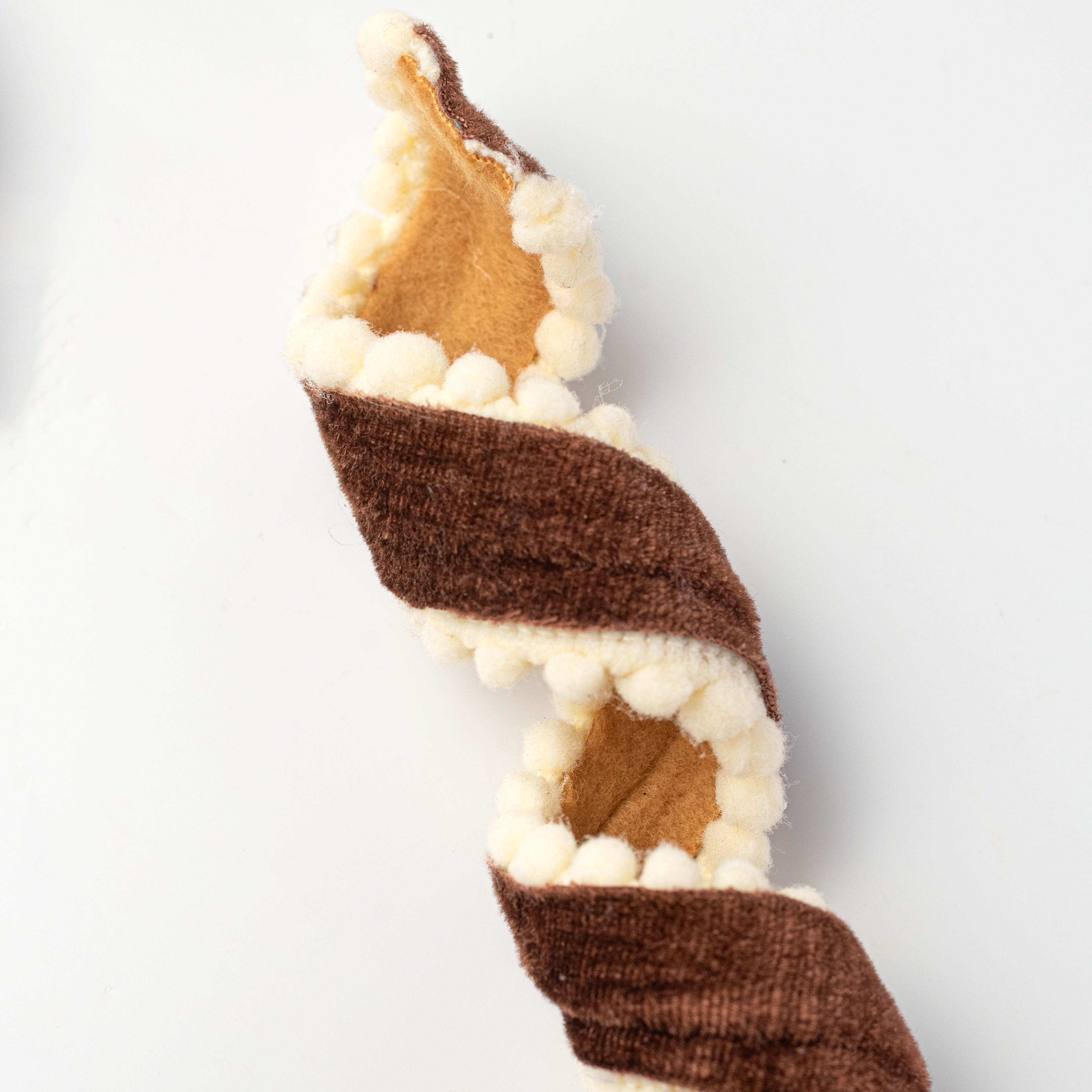 27" Velvet & Snowball Curly Ribbon Spray: Gingerbread Lifestyle Photo