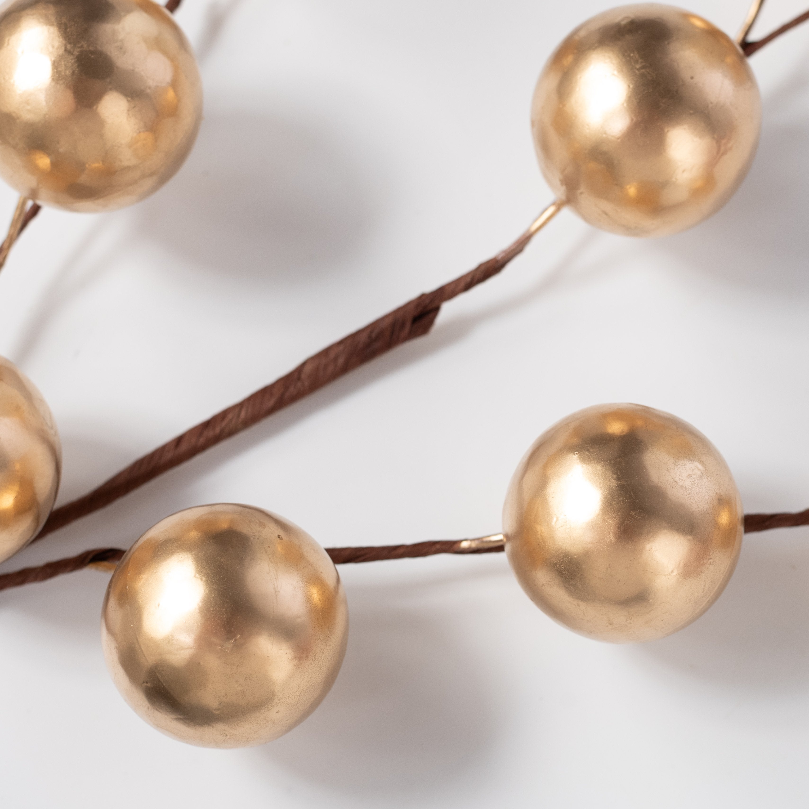 28" Oversized Ball Spray: Shiny Gold Lifestyle Photo