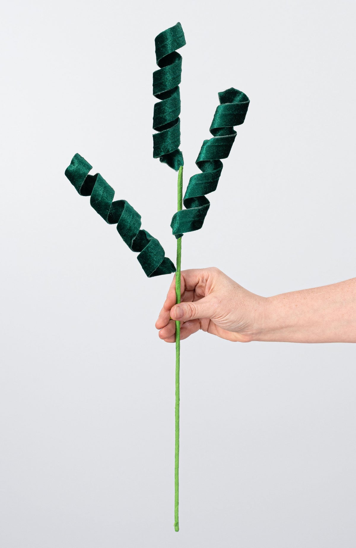 28" Velvet Curly Spray: Emerald Green detail photo 3