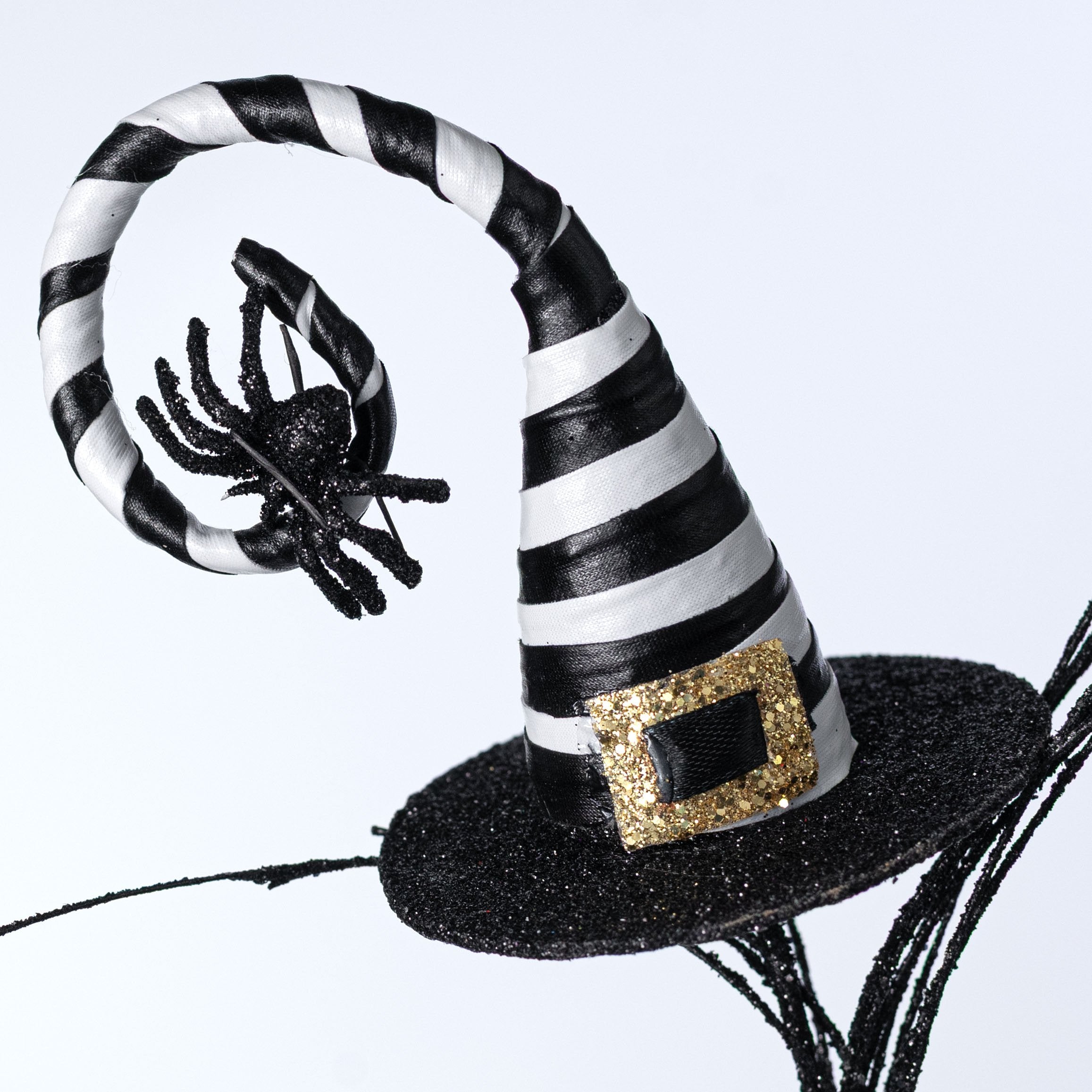 28" Witch Hats Spray: Black & White Lifestyle Photo
