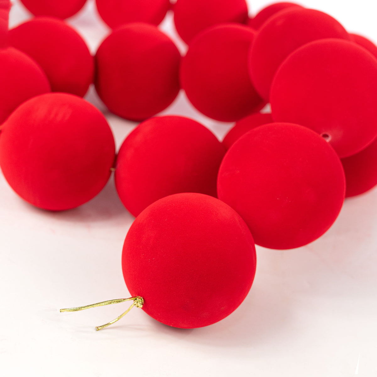 72" Flocked Ball Garland: 100mm Red (18 Balls) detail photo 3
