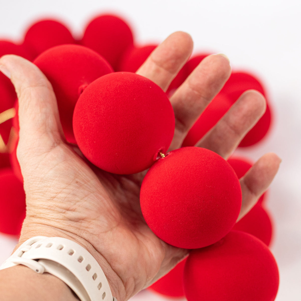 72" Flocked Ball Garland: 50mm Red (36 Balls) detail photo 4