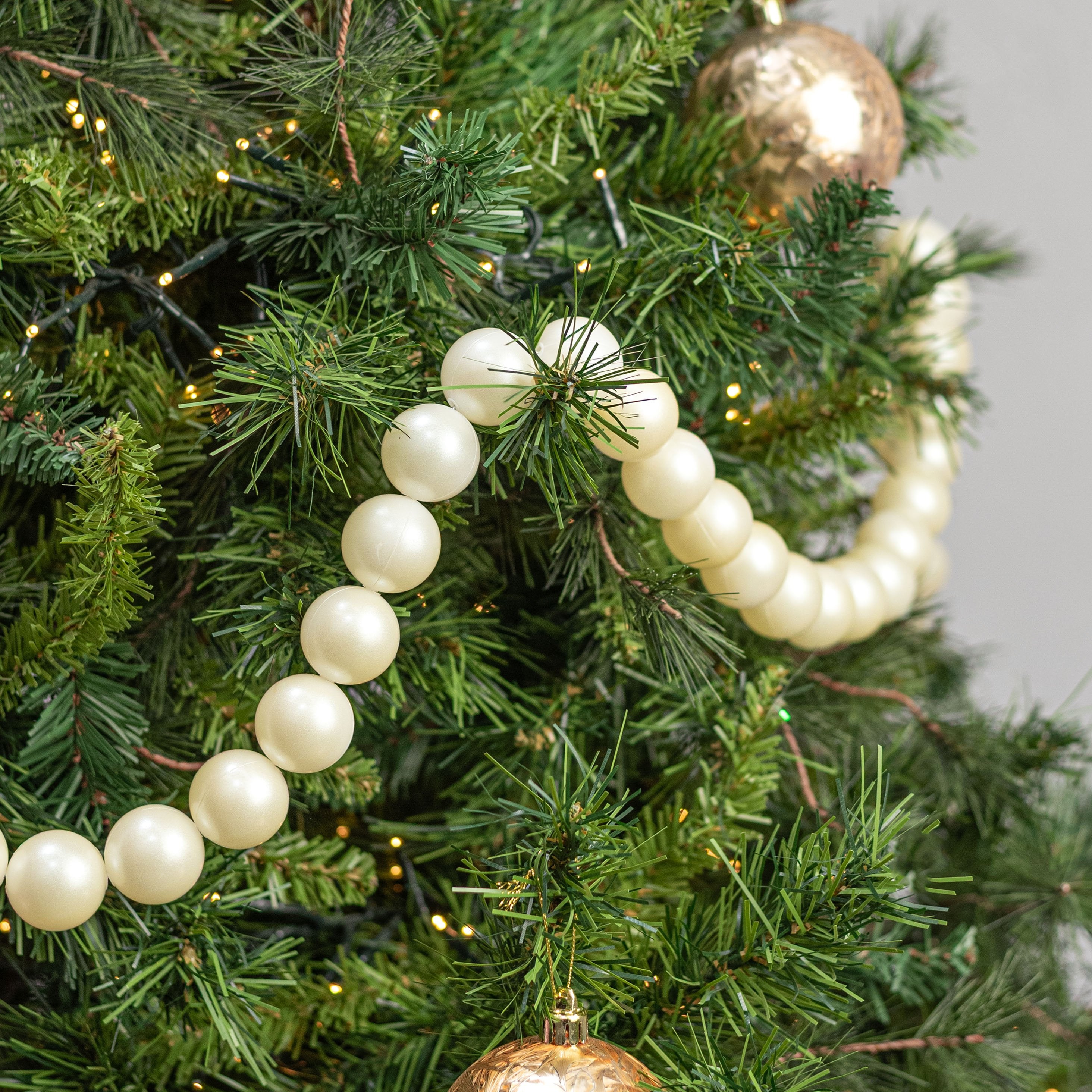 72" Pearl Garland: 30mm Ivory (60 Pearls) Lifestyle Photo