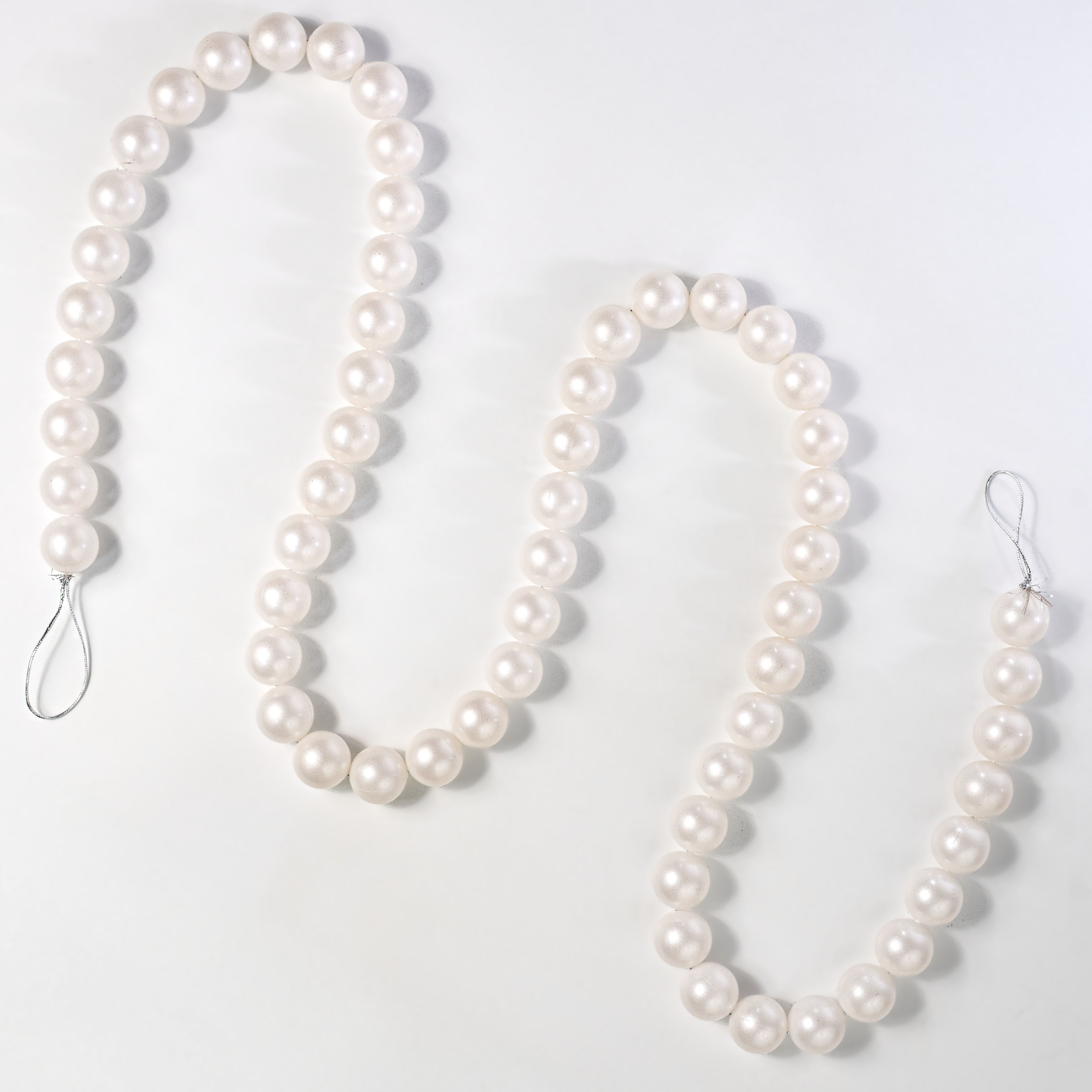 72" Pearl Garland: 30mm White (60 Pearls) detail photo 5