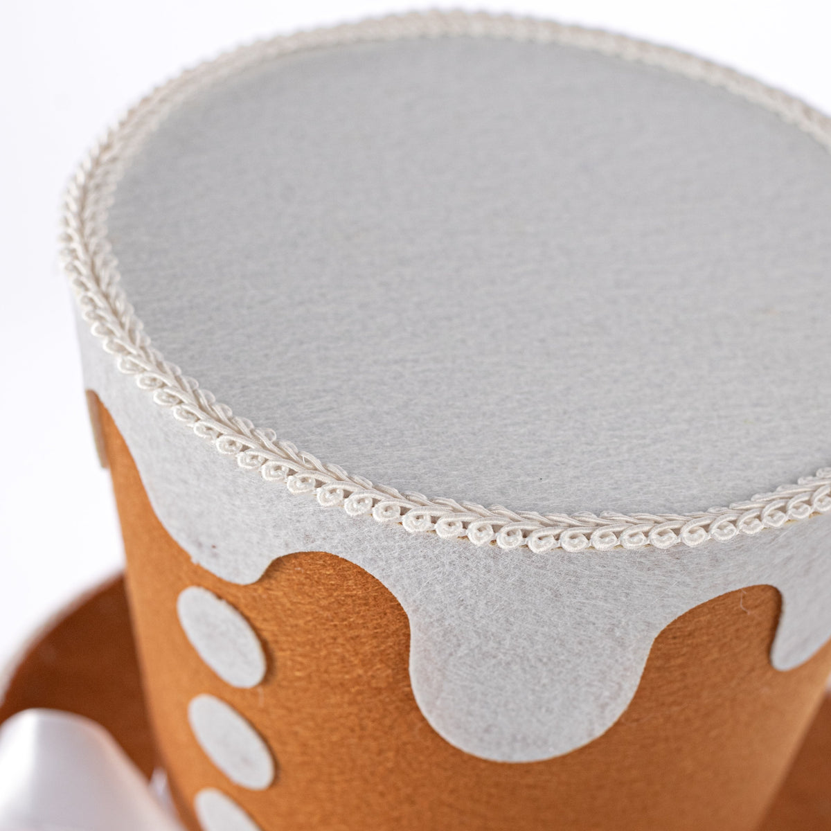 8.25" Velvet Gingerbread Top Hat Decoration: Tan & White detail photo 4