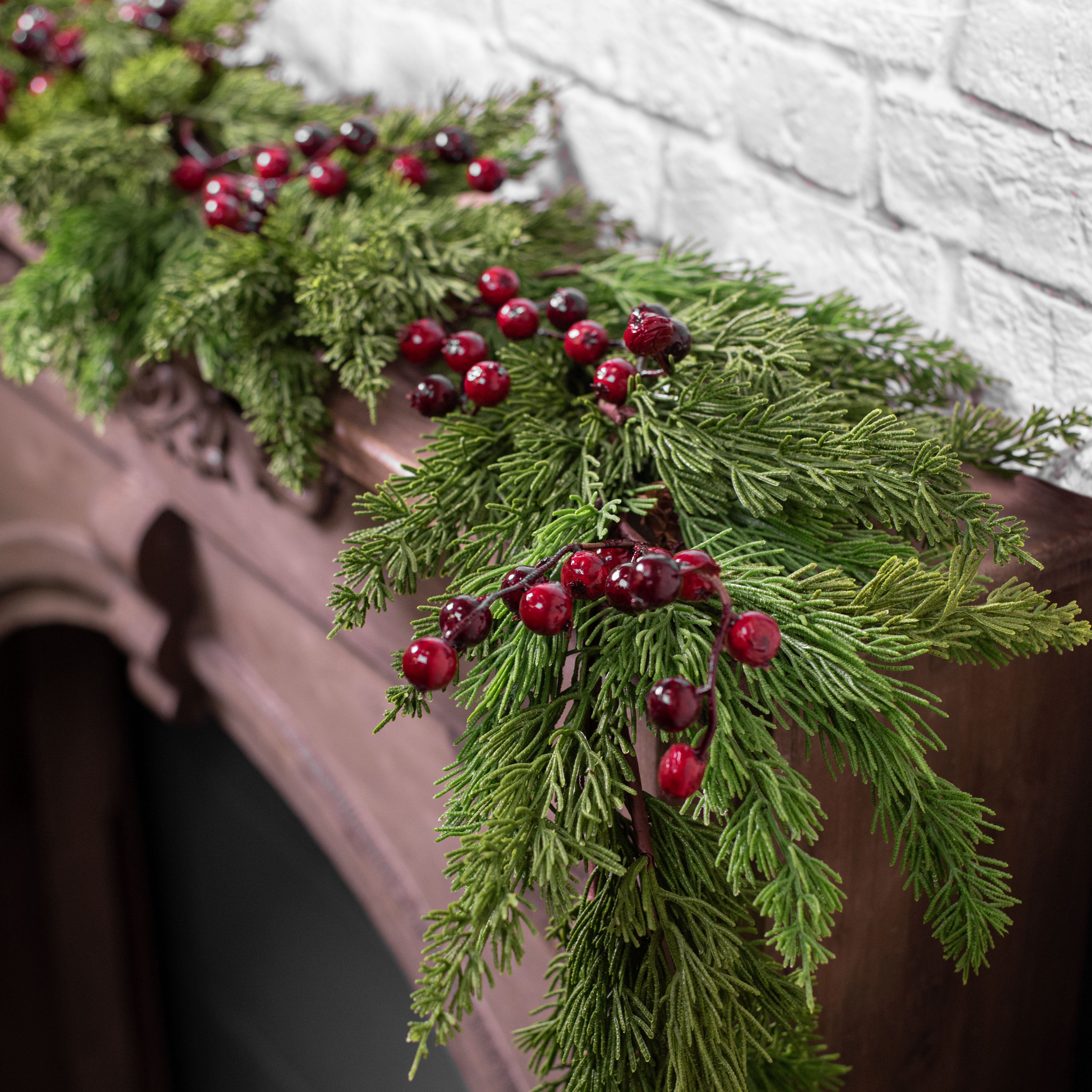 9' Cedar Pine Garland