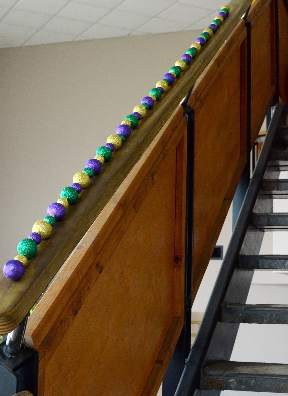 Small Mardi Gras Ball Garland: 6'