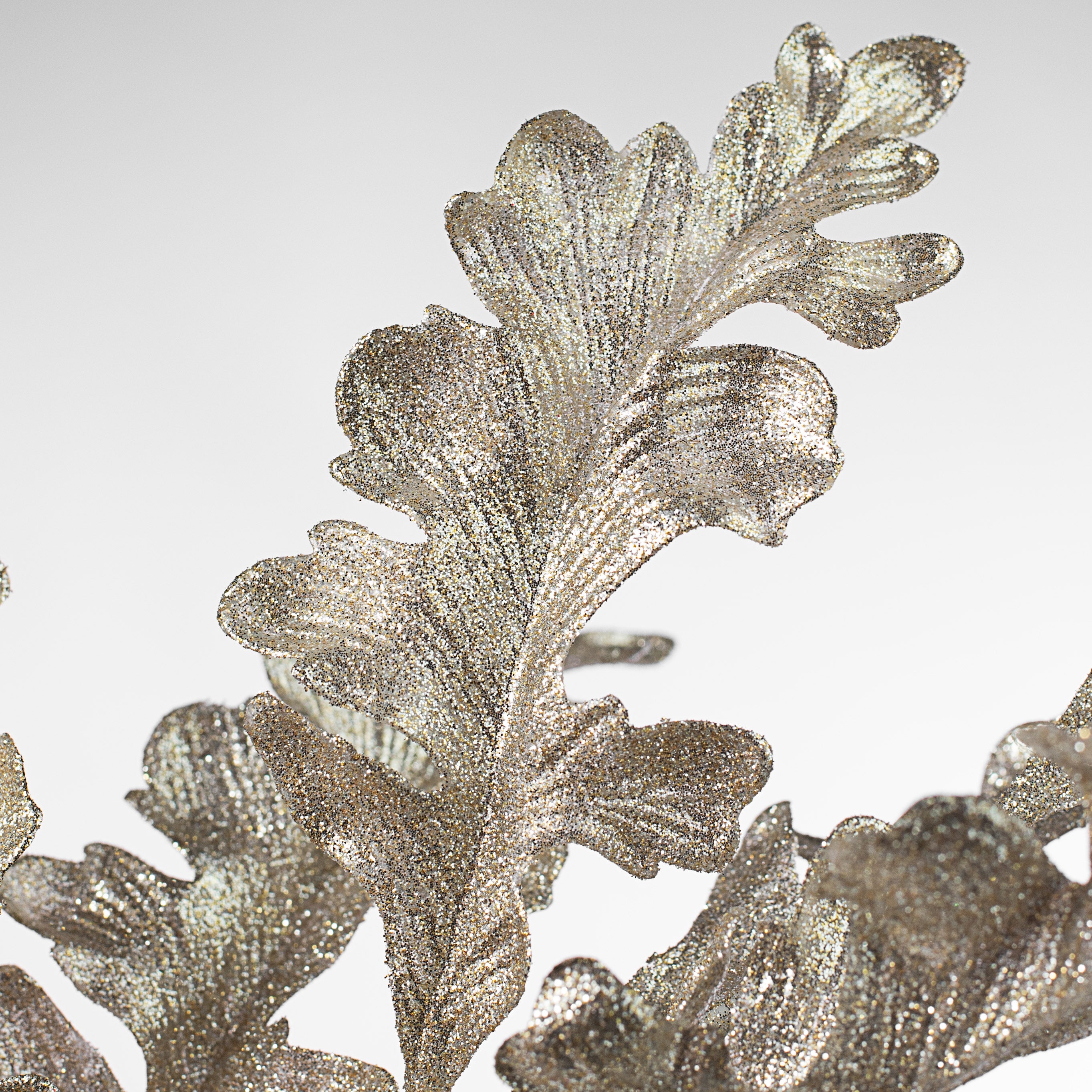 20" Acanthus Spray: Platinum Lifestyle Photo