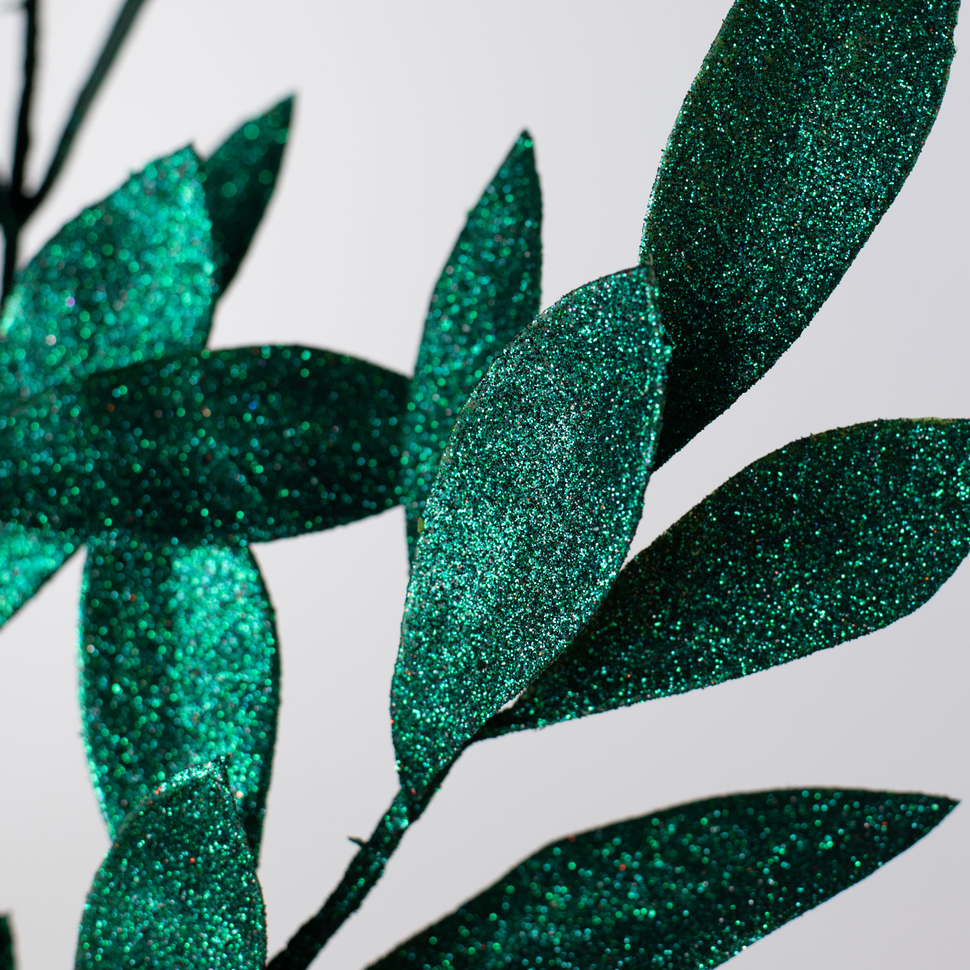 23" Bay Leaf Glitter Spray: Hunter Green Lifestyle Photo