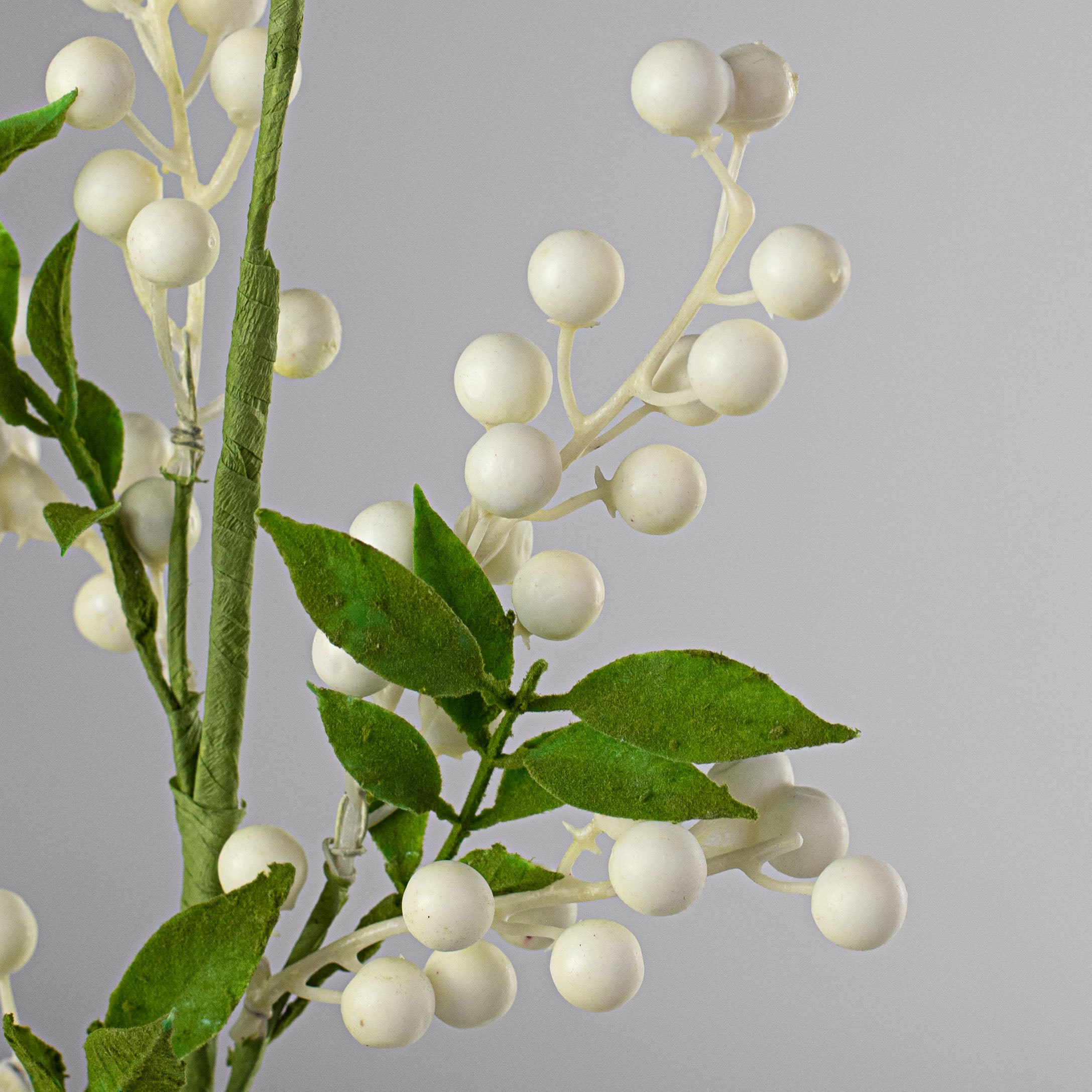26" Berry Leaves Spray: Cream Lifestyle Photo