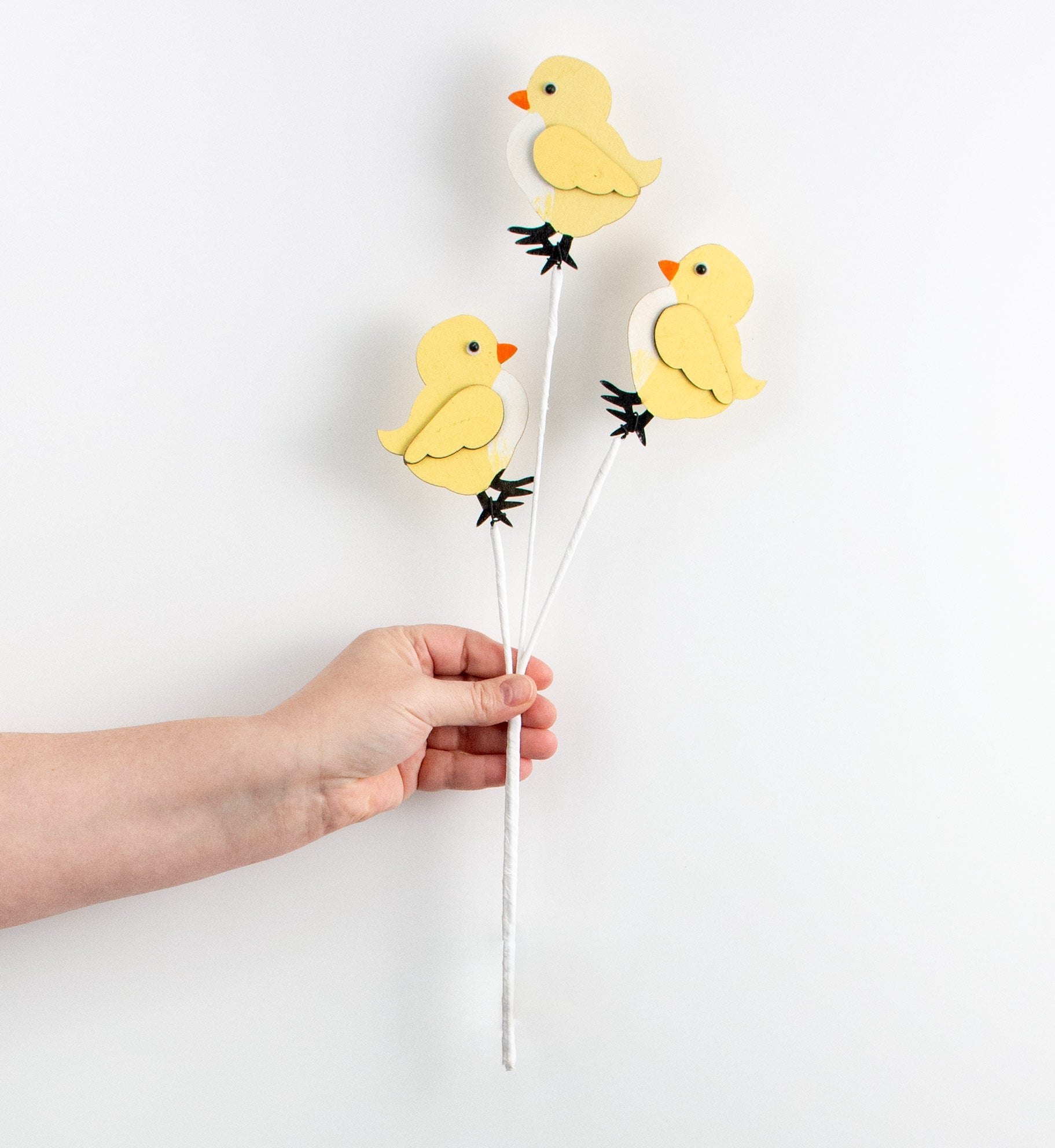 18" Birdie Wooden Cutout Spray: Yellow detail photo 3