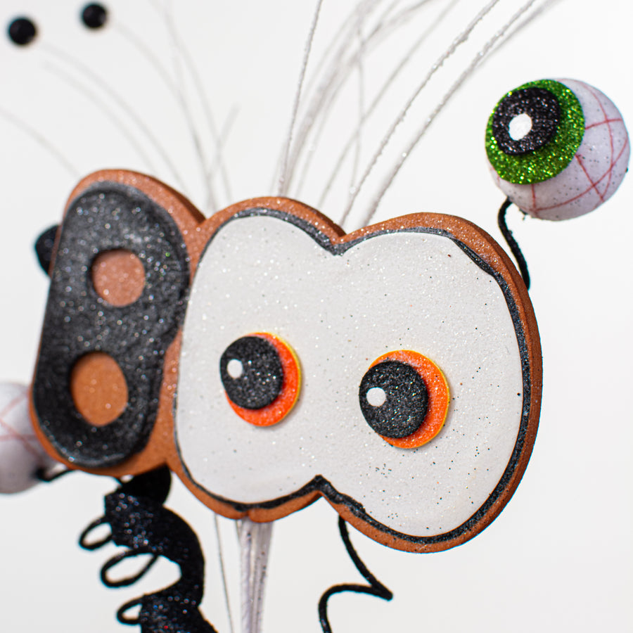 24" Boo Eyeball Spray Lifestyle Photo