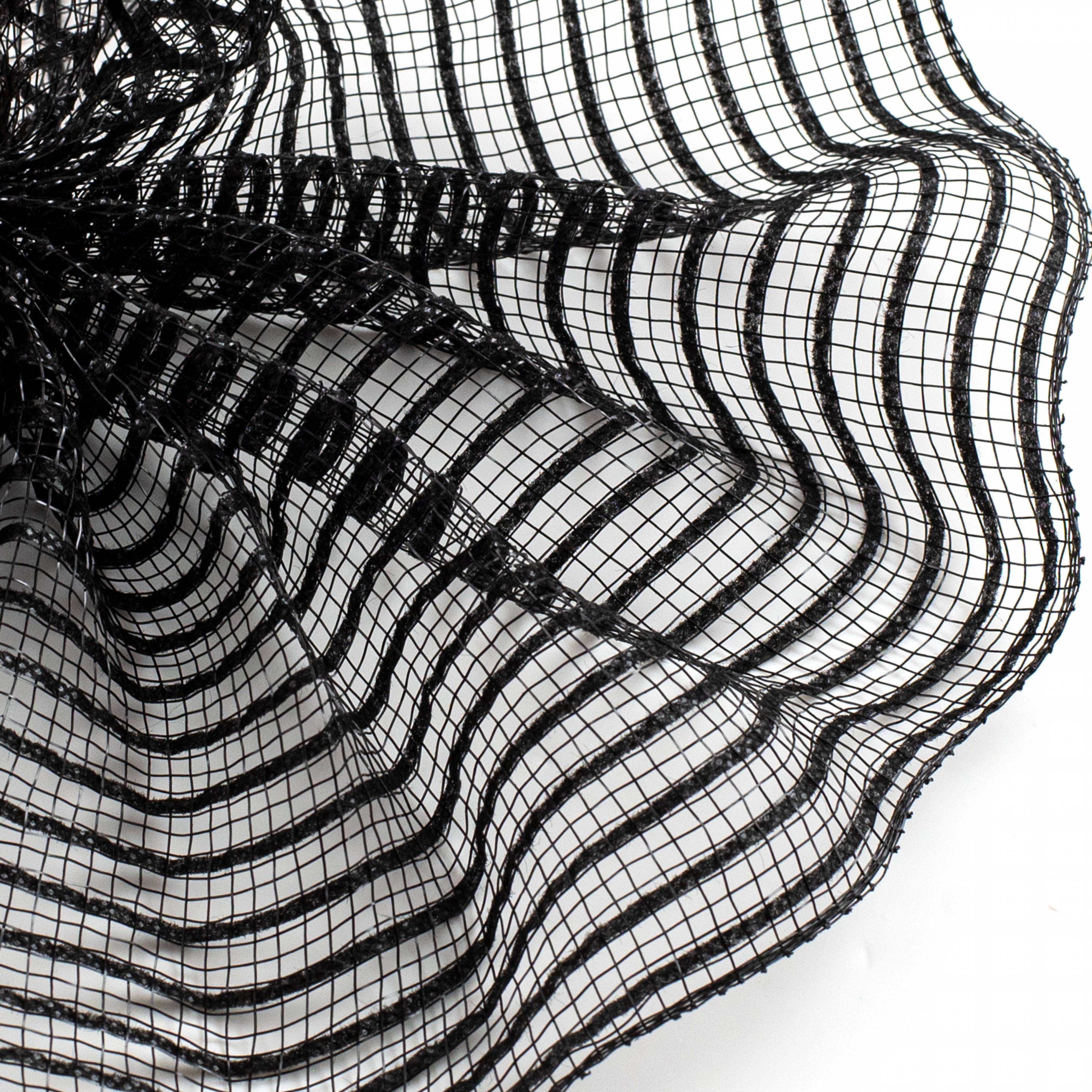 10" Breeze Mesh: Black Lifestyle Photo