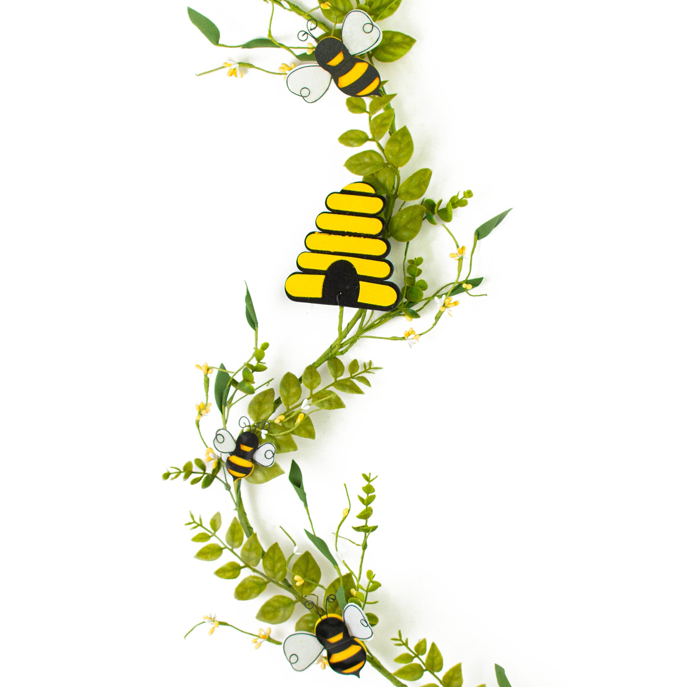 bumblebee-leaves-bee-hive-