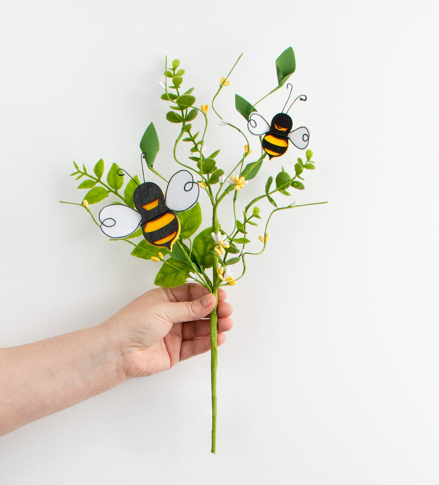 18" Bumblebee & Leaves Pick detail photo 3