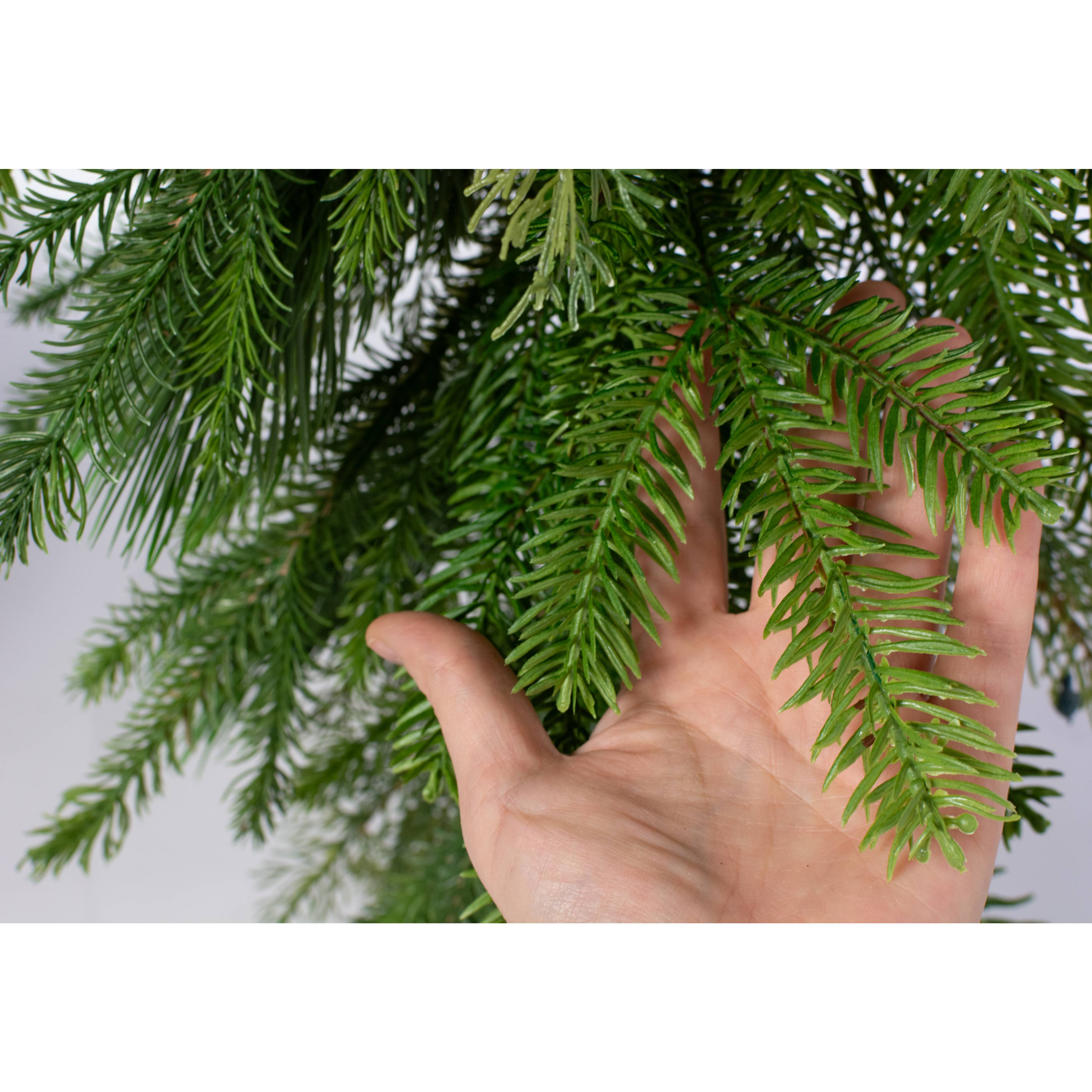 32" Belgium Pine Teardrop Swag: Evergreen (35 Tips)